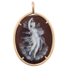 18kt Yellow Gold And Agate Cameo Pendant