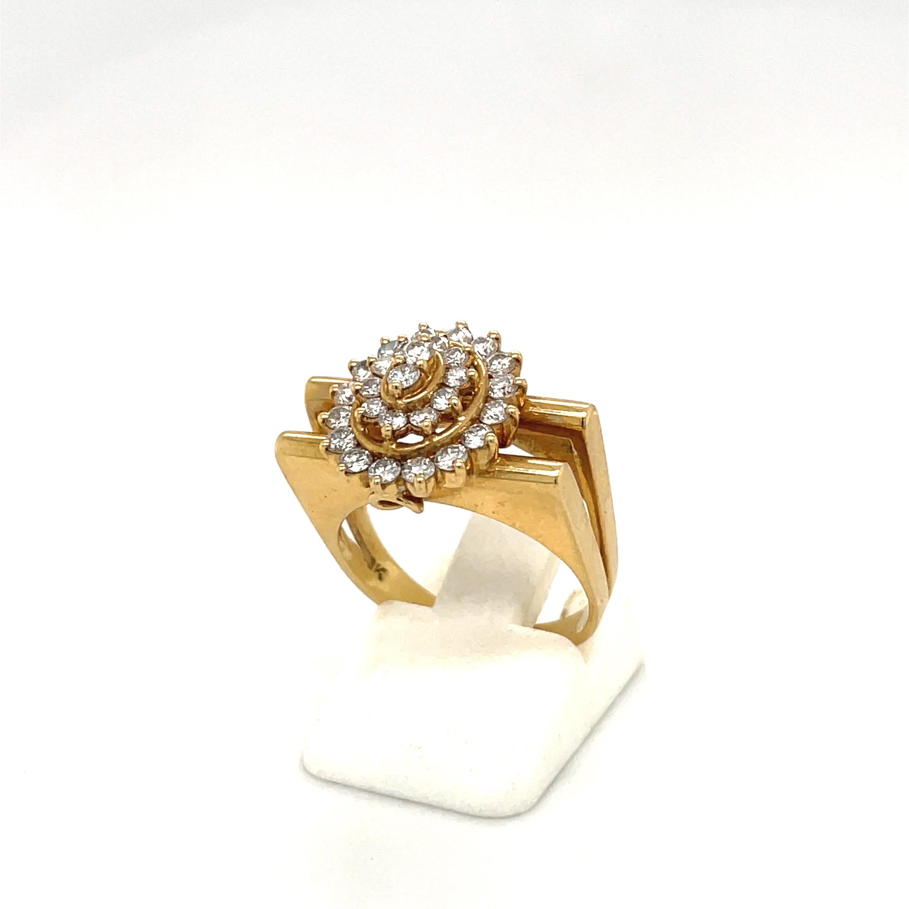 18kt Yellow Gold and Diamond 0.76ct Flower Ring 4
