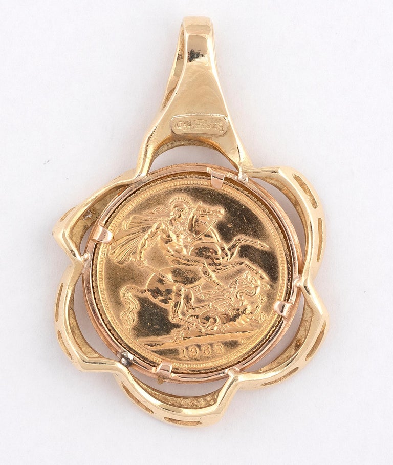 18 Karat Yellow Gold and Diamond Queen Coin Pendant For Sale at 1stdibs
