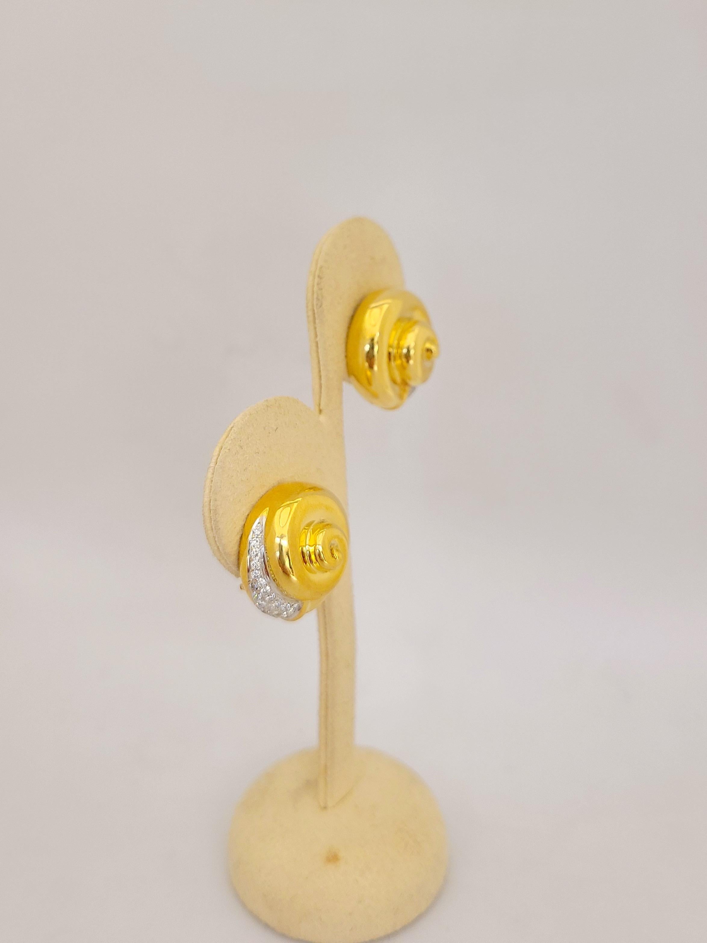 18 Karat Yellow Gold and Diamonds 0.65 Carat Swirl Button Earrings For Sale 2