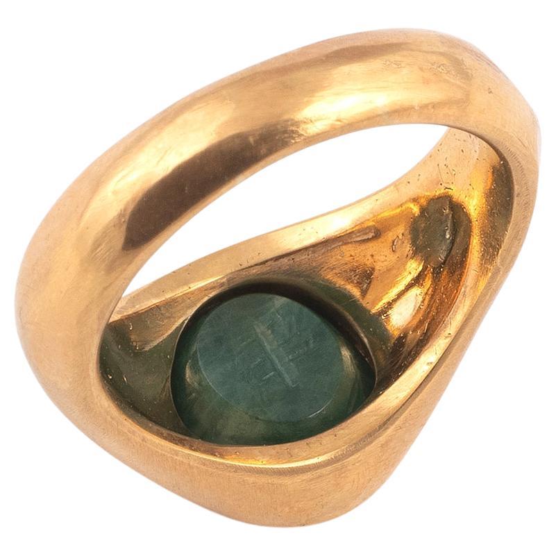 Emerald intaglio depicting Esculapio and magical inscription on the back. Setting in 18kt yellow gold.
Roman magic intaglio. 3nd - 4rd century AD.
Size: 7
Weight: 11,52gr
Minima mirabilia, that translated means “tiny wonders”, and that is how Romans