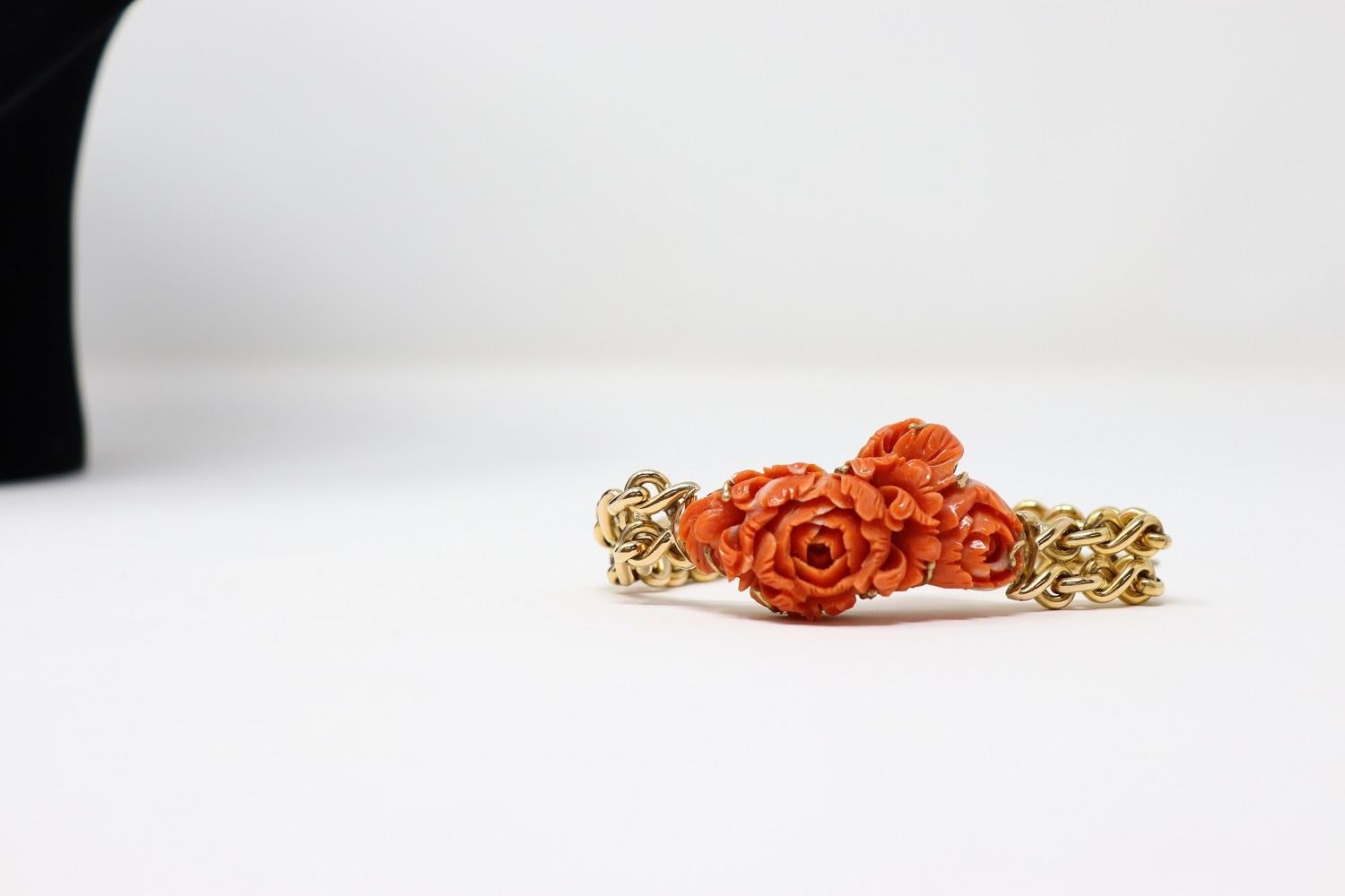 18kt Yellow Gold and Japanese Coral Fine Retro Bracelet For Sale 2