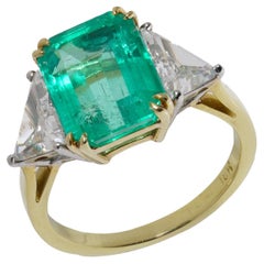 18kt Gold and Platinum 3.85 ct. Natural Colombian Emerald and Diamond Ring