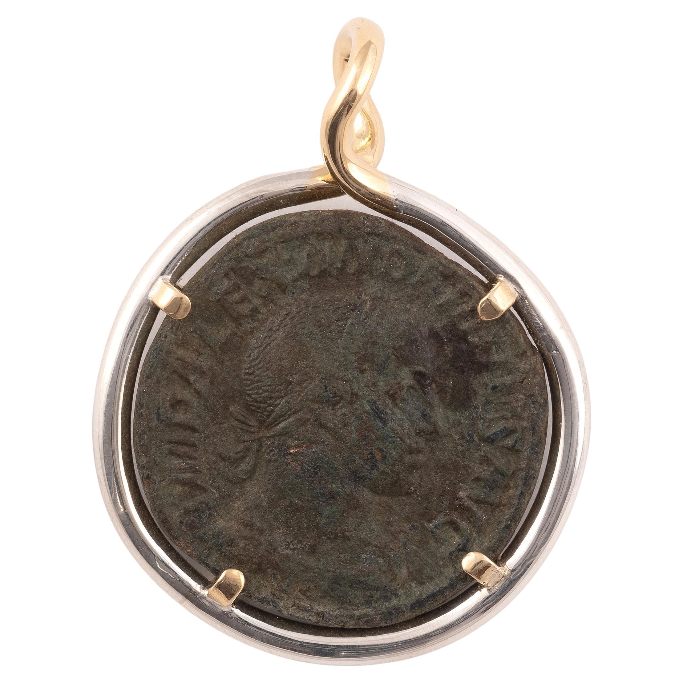 Coin romaine en or jaune 18 carats et bronze argent 221-235 D.C. en vente