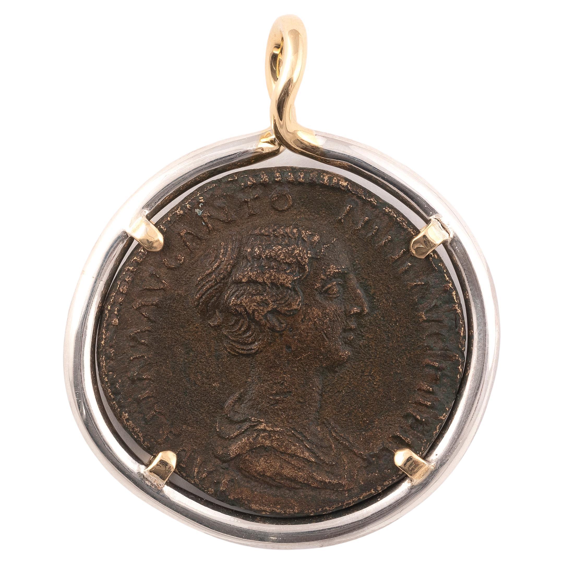 Romain classique Coin romaine en or jaune 18 carats et argent cuivré 41-50 D.C. en vente