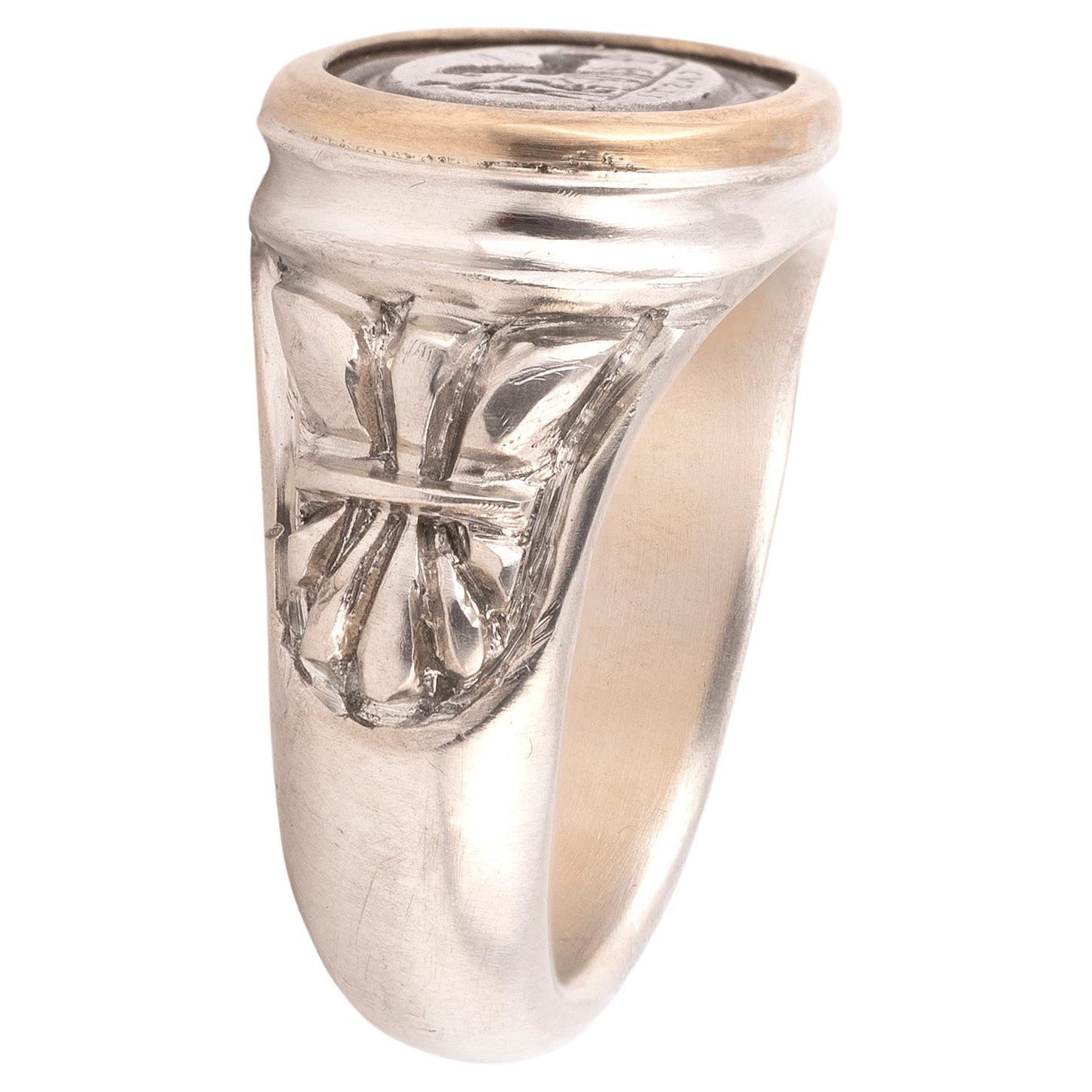 18kt Yellow Gold And Silver Intaglio Horses Men's Ring In Excellent Condition In Firenze, IT