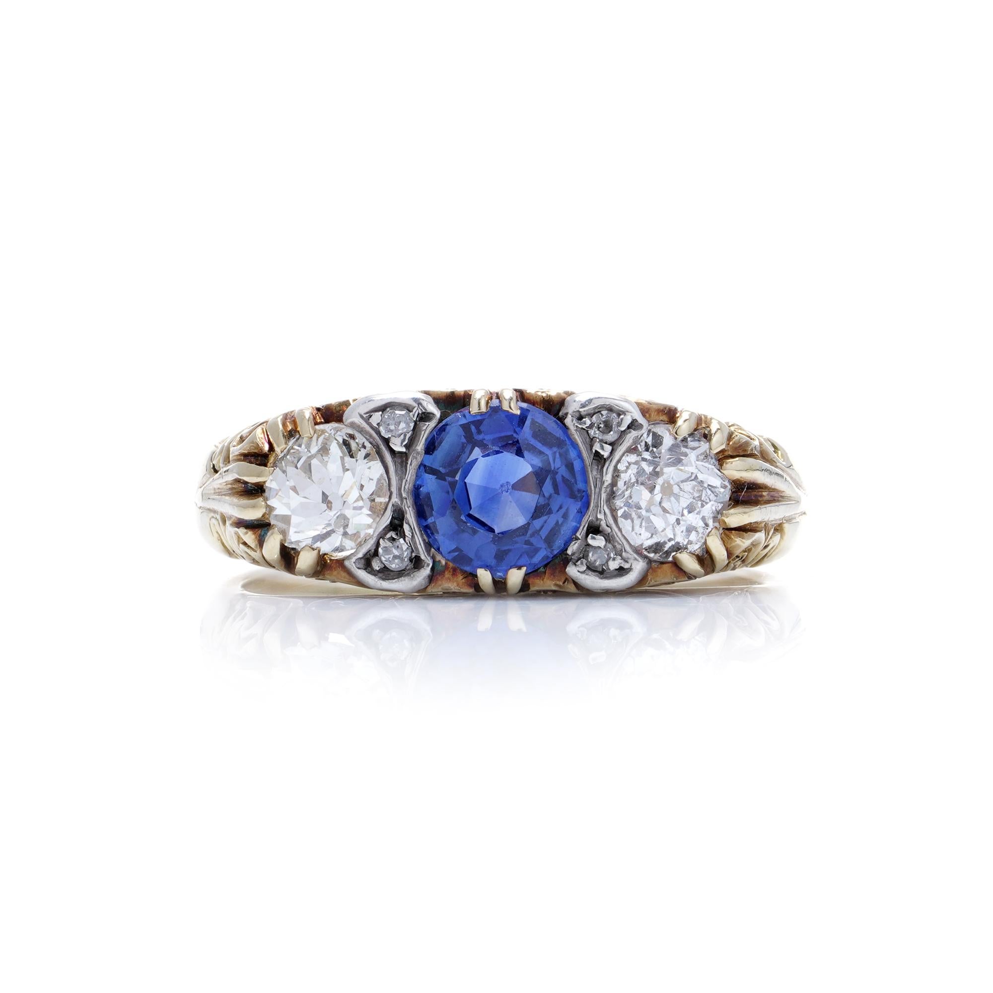 Old European Cut 18kt yellow gold and silver three - stone diamond and sapphire ring For Sale