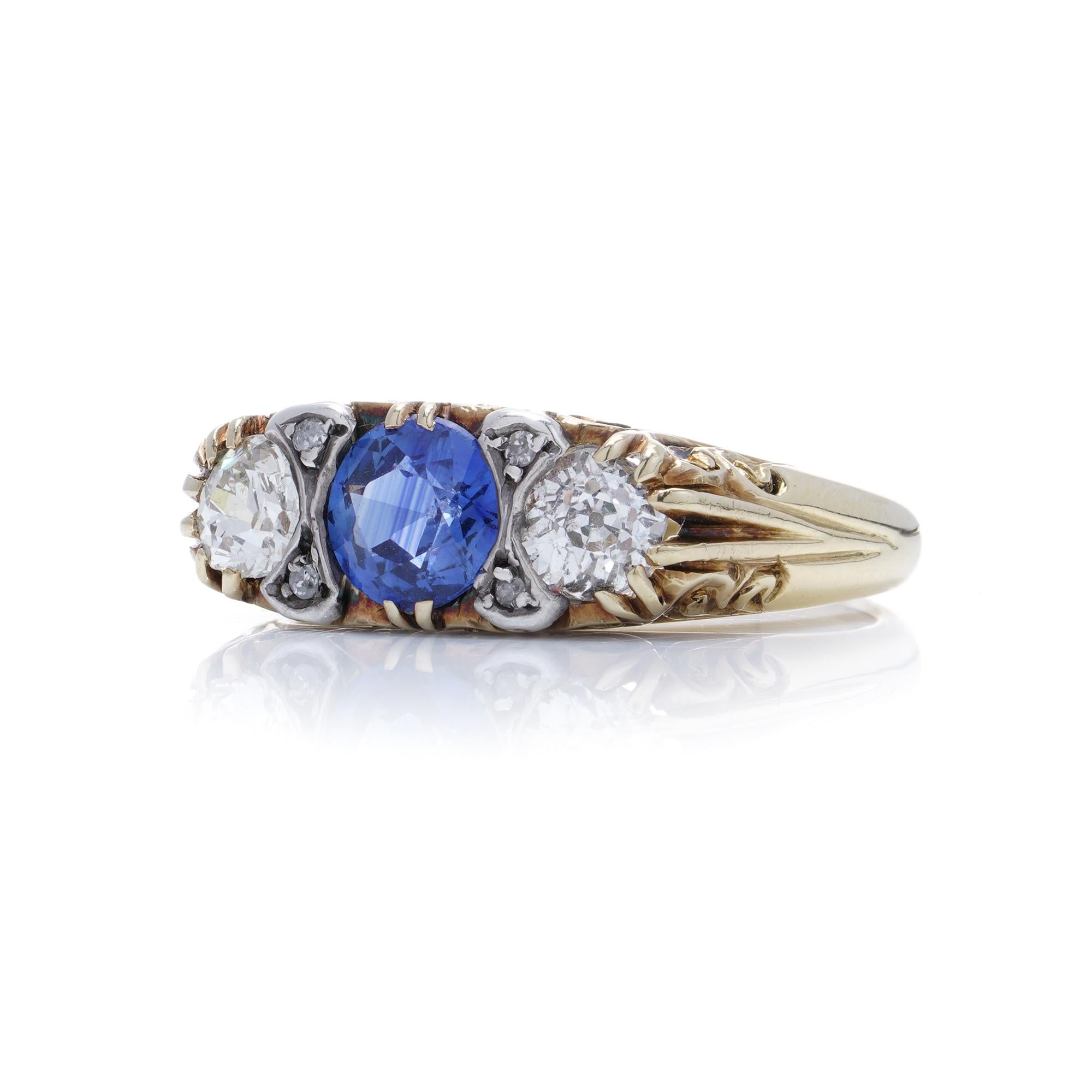 18kt yellow gold and silver three - stone diamond and sapphire ring In Good Condition For Sale In Braintree, GB