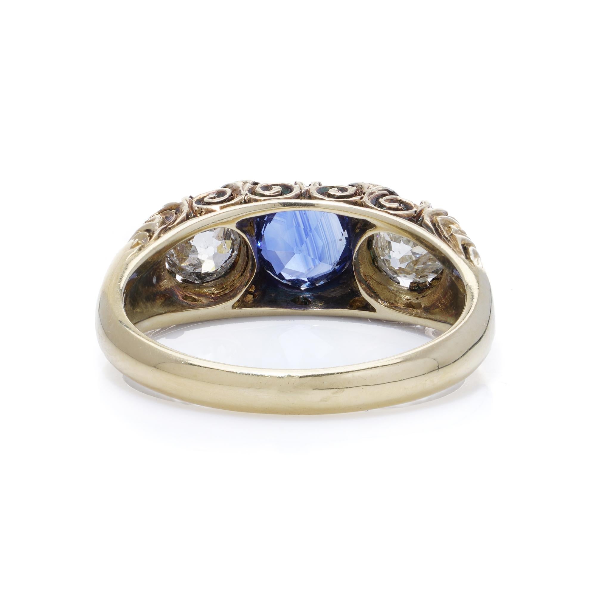 18kt yellow gold and silver three - stone diamond and sapphire ring For Sale 1