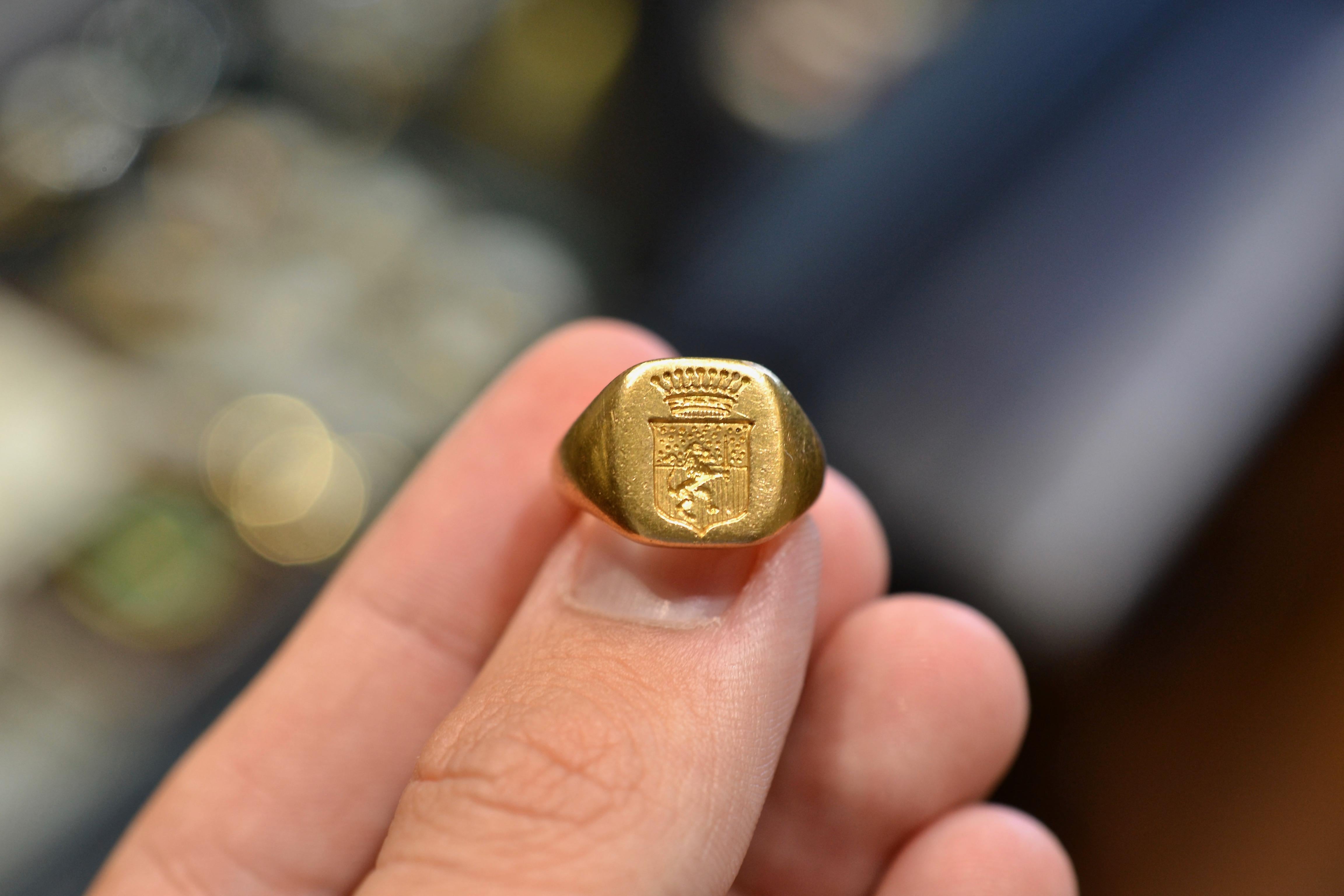 18kt Gelbgold Antiker französischer Siegelring im Zustand „Hervorragend“ in Firenze, IT
