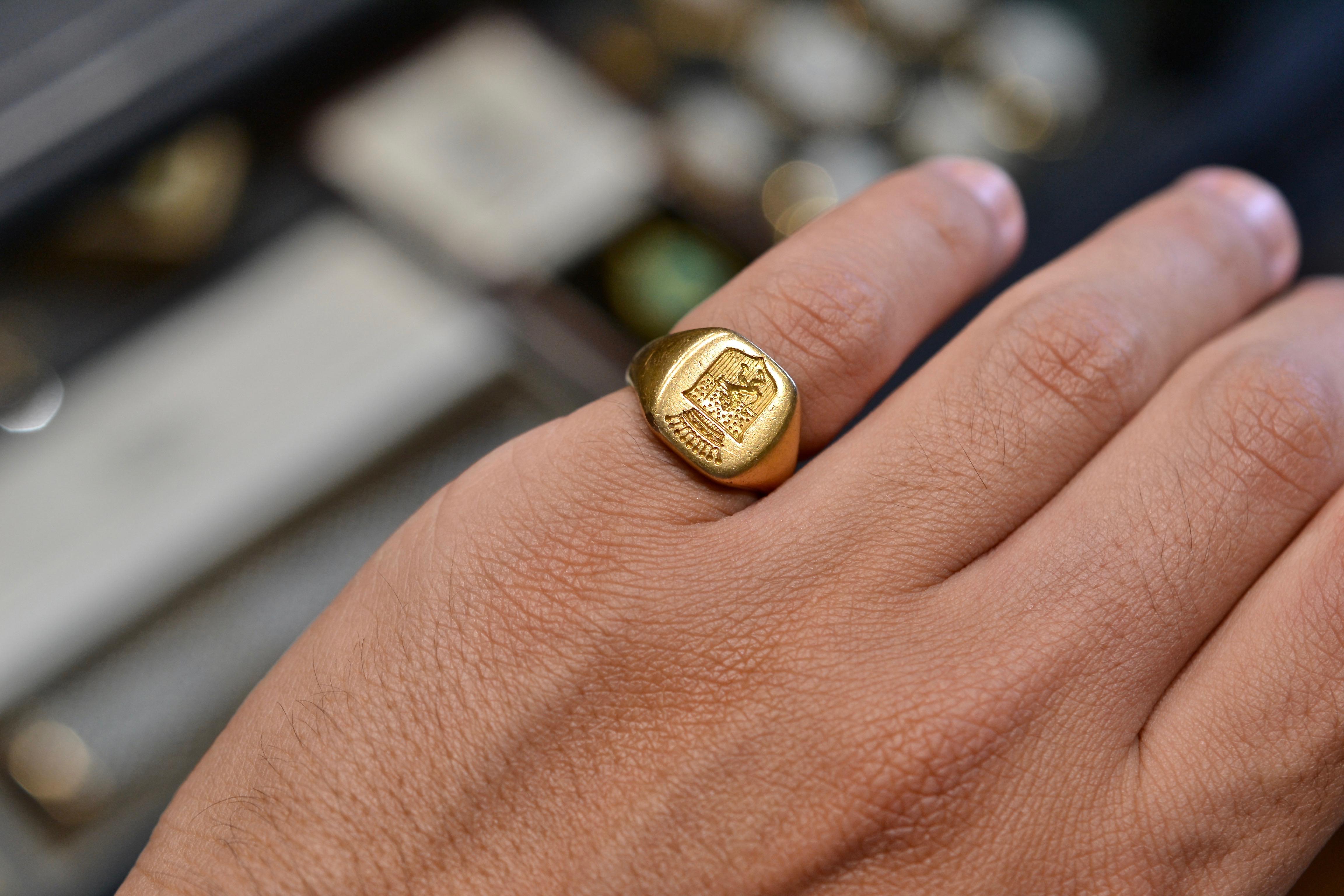 18kt Gelbgold Antiker französischer Siegelring 1