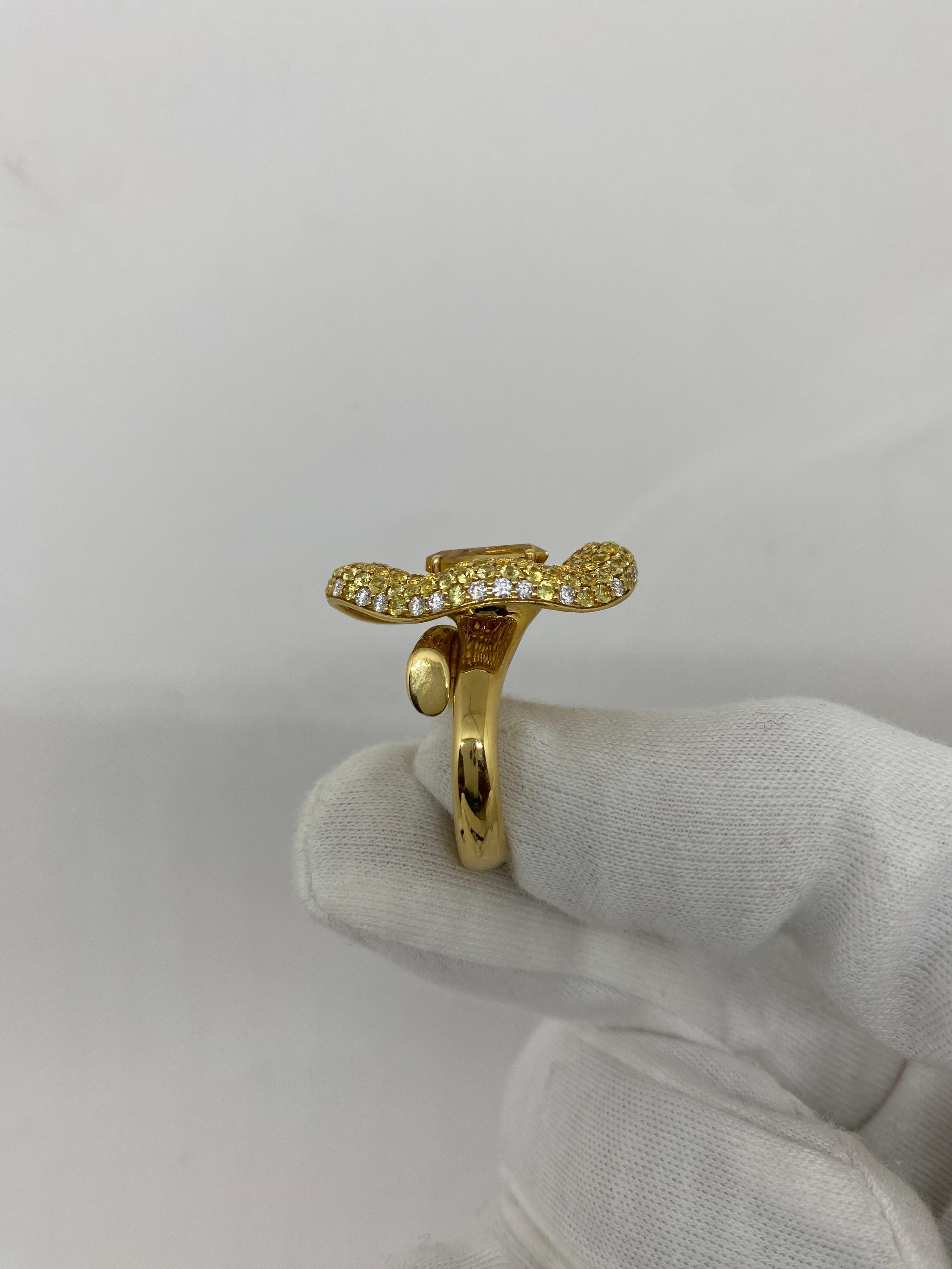 Bague « Fleur d'Arum » en or jaune 18 carats, saphirs et diamants taille goutte d'eau Neuf - En vente à Bergamo, BG