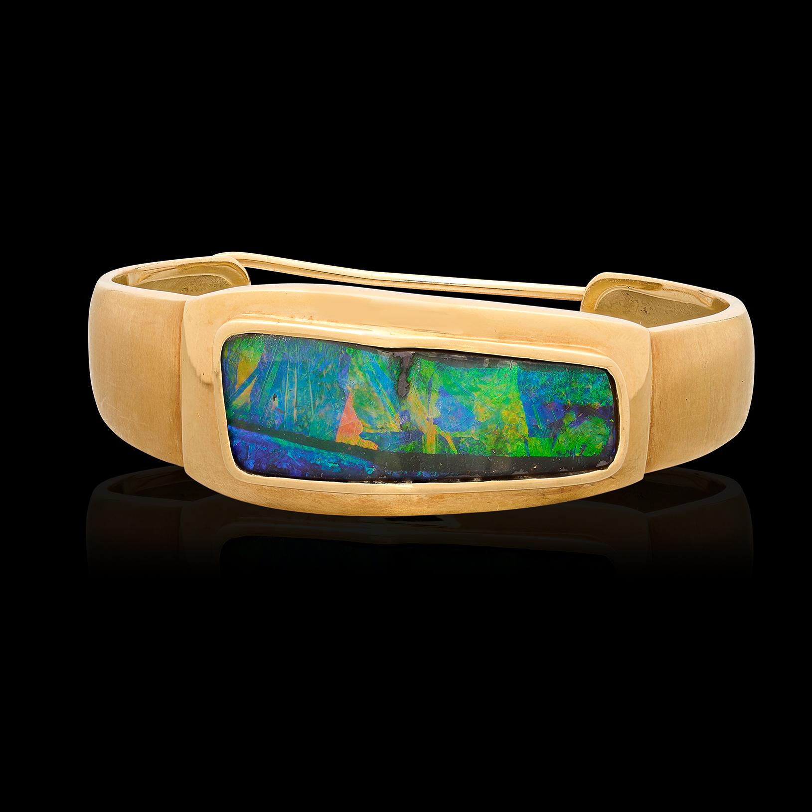 18kt Yellow Gold Australian Opal Bangle Bracelet In Excellent Condition For Sale In San Francisco, CA