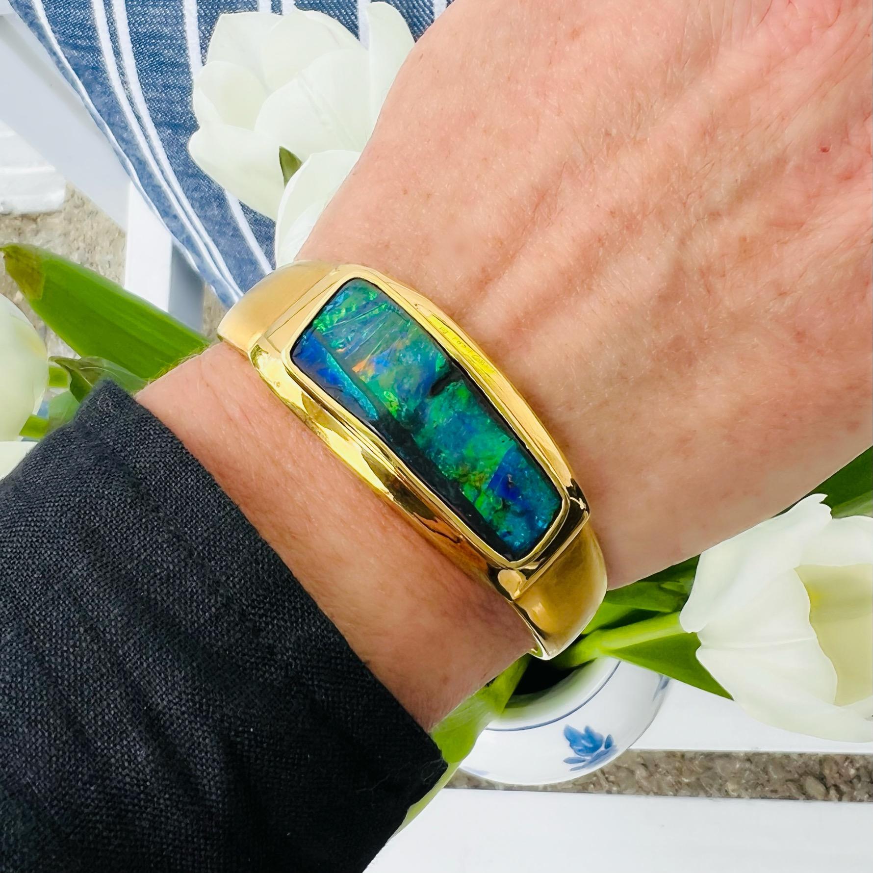 Bracelet en or jaune 18kt avec opale australienne Unisexe en vente