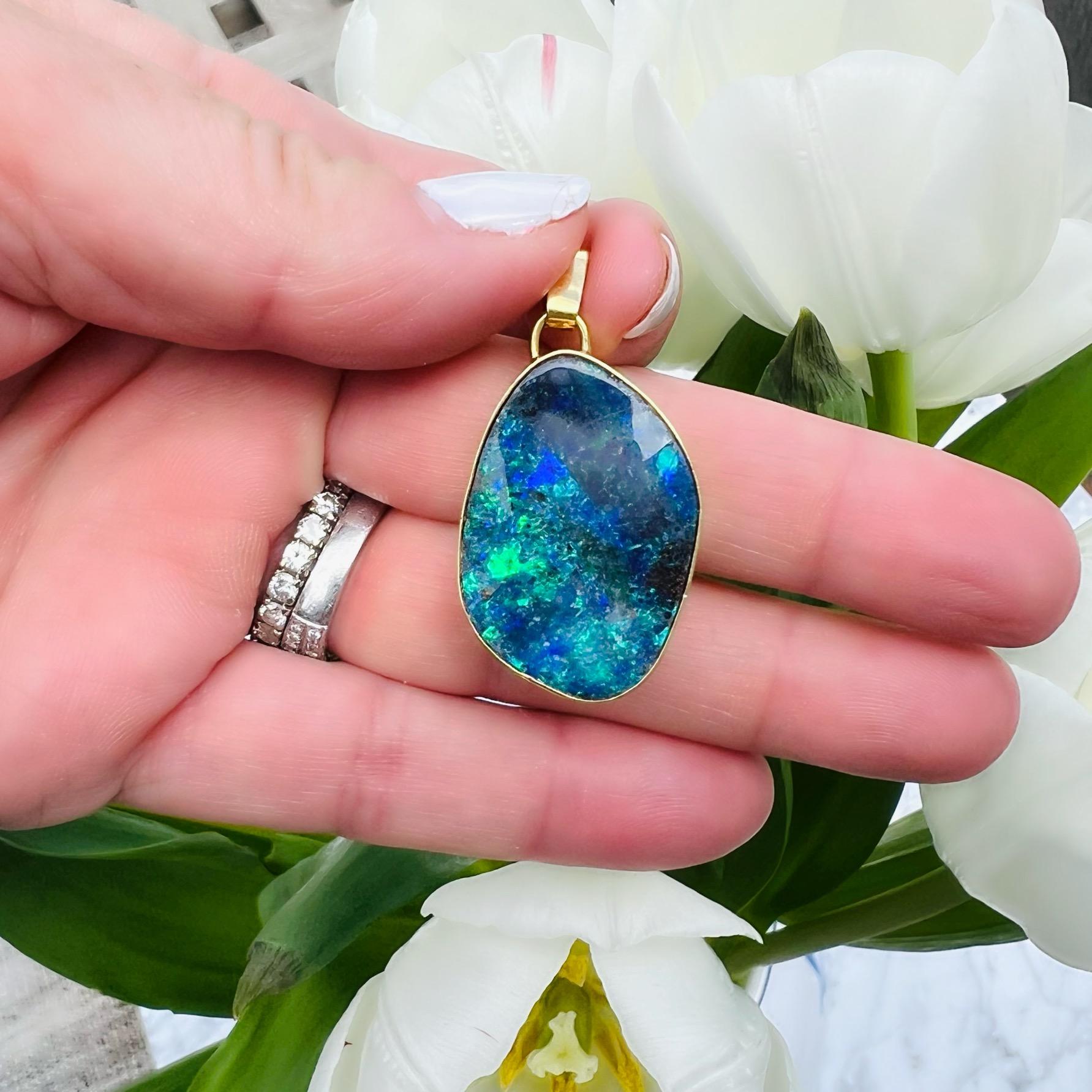 18kt Yellow Gold Australian Opal Pendant In Excellent Condition For Sale In San Francisco, CA