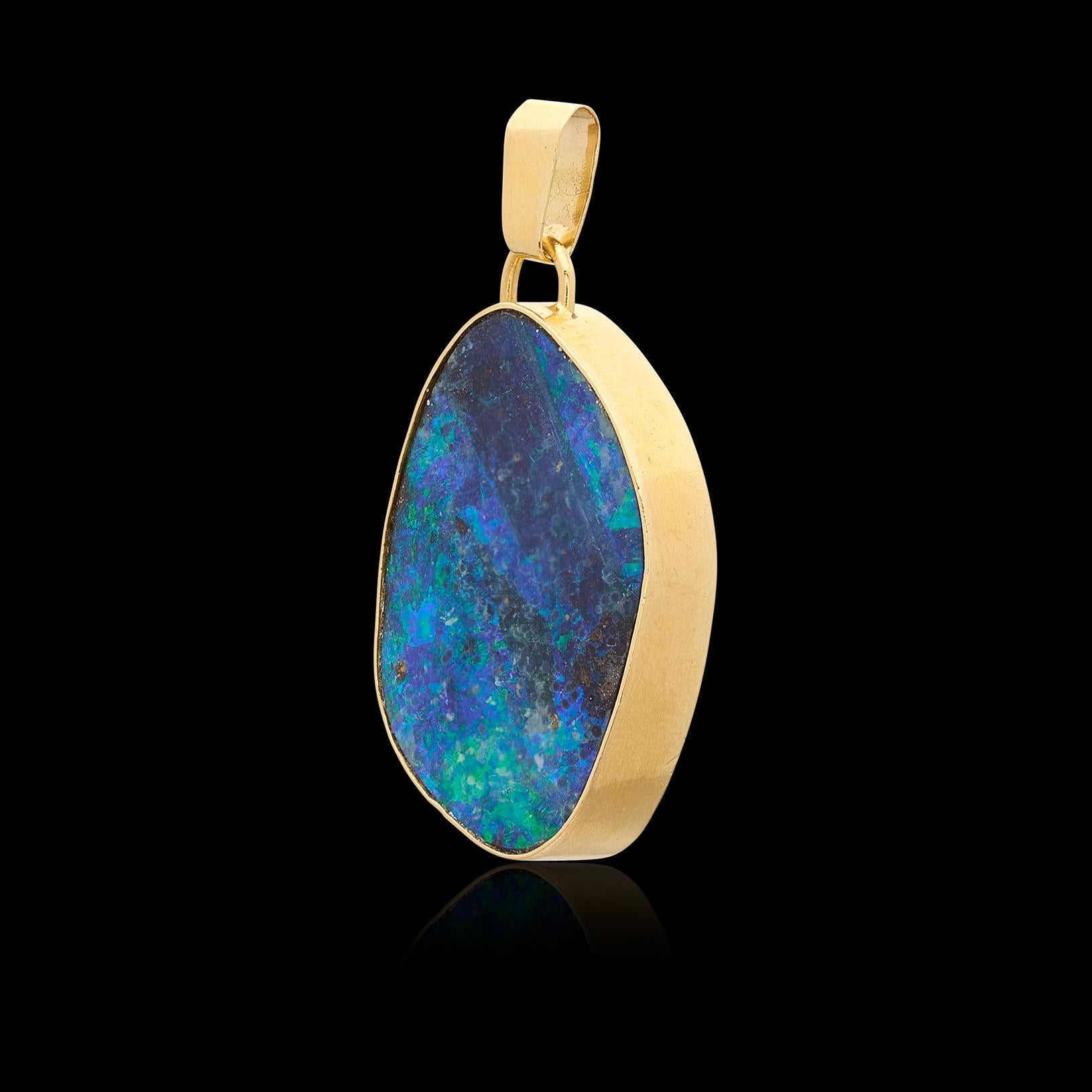 Women's or Men's 18kt Yellow Gold Australian Opal Pendant
