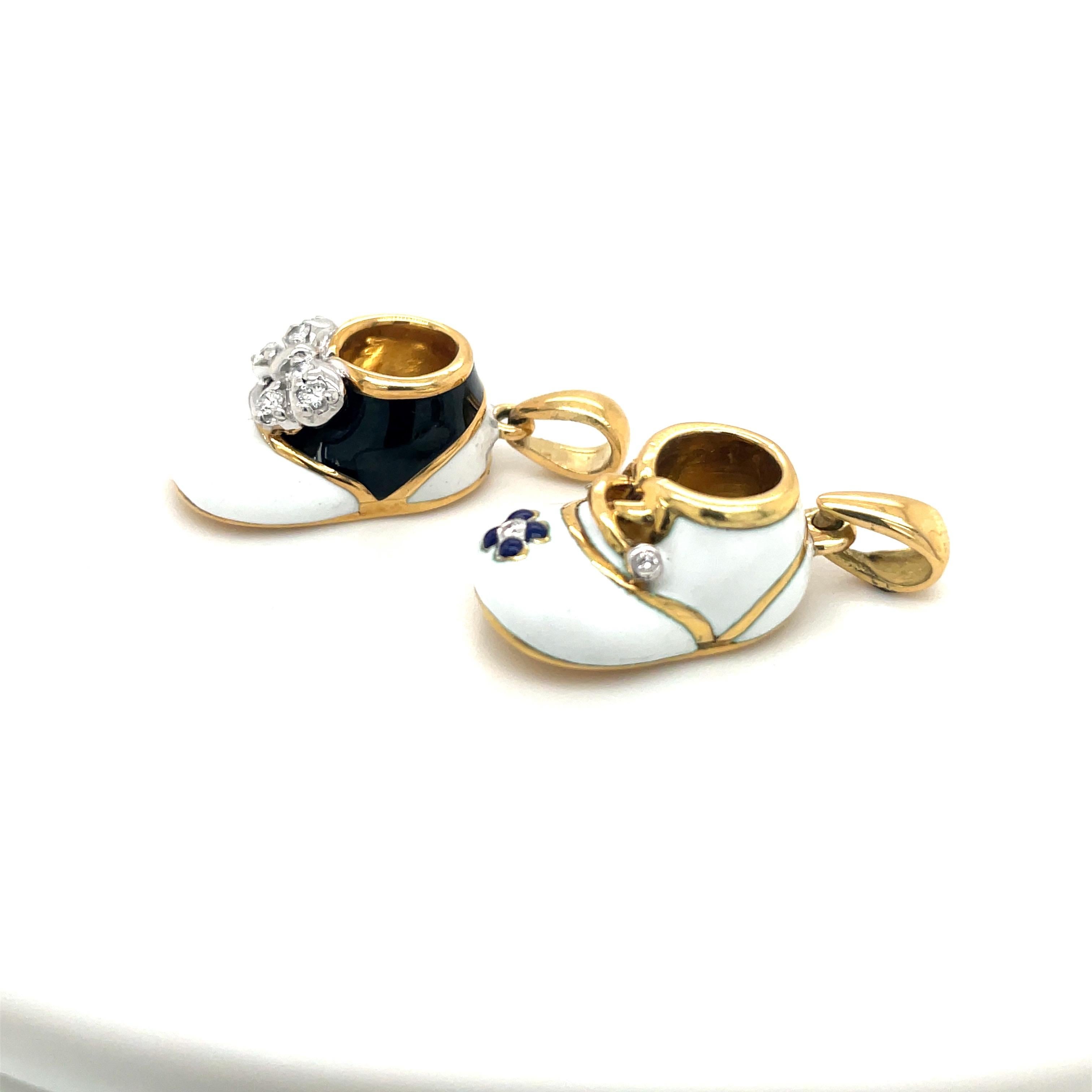 Round Cut 18KT Yellow Gold Baby Shoe Black & White Enamel with 0.12Ct Diamond Bow For Sale
