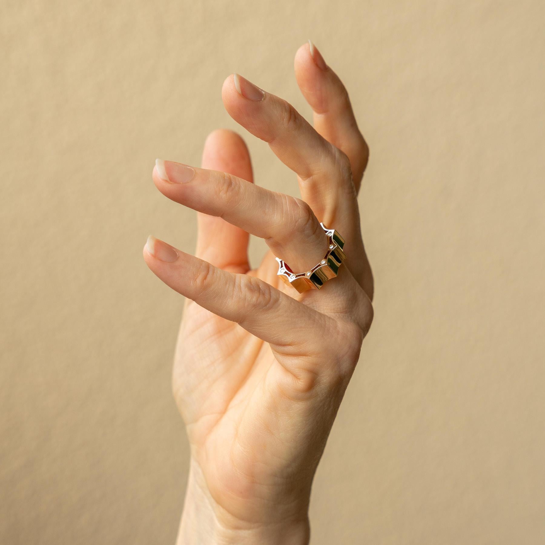 Bague jonc en or jaune 18 carats avec diamant blanc 0,31 carat, fabriquée en Italie en vente 8