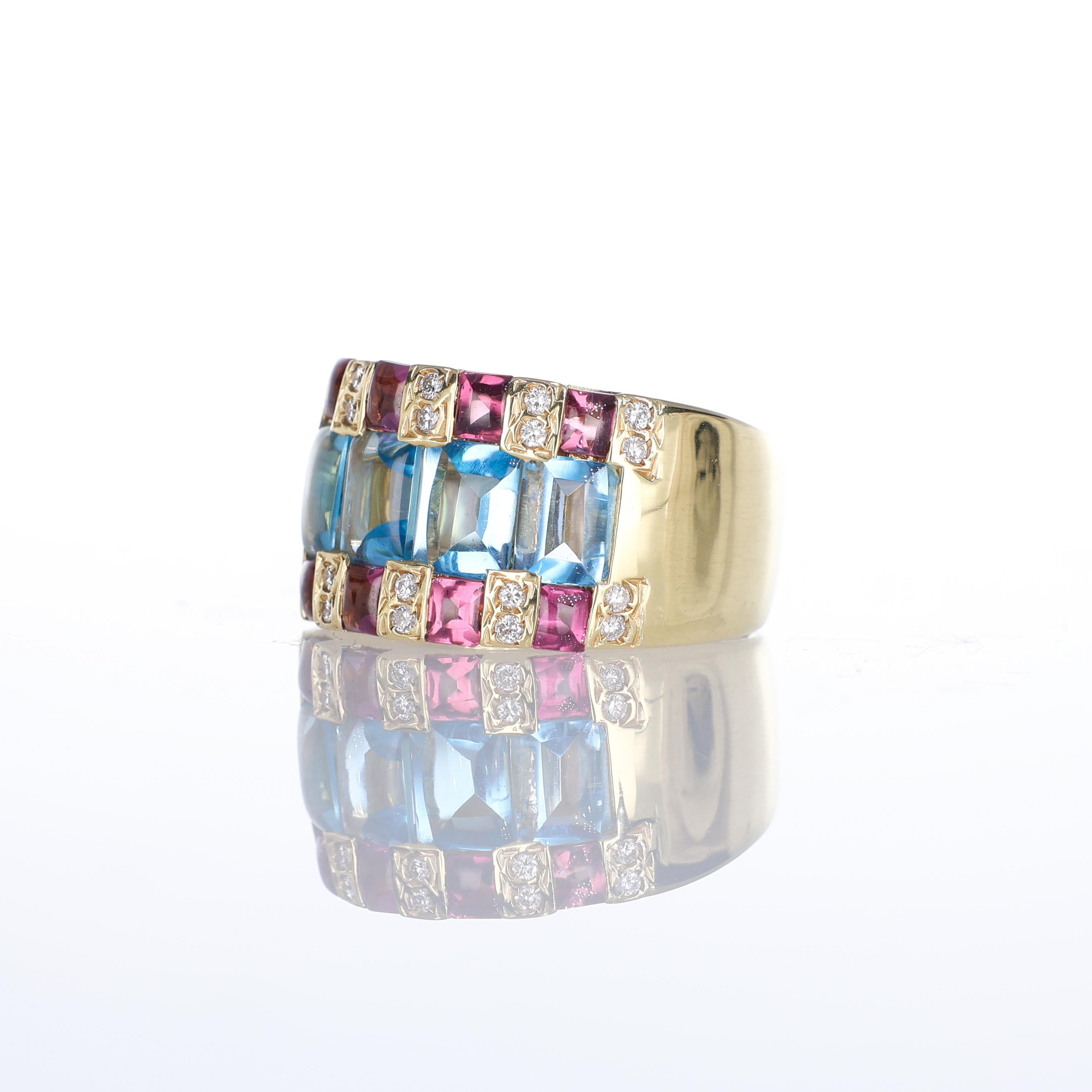 Bague en or jaune 18 carats avec topazes bleues, rhodolites et diamants Neuf - En vente à Bergamo, BG