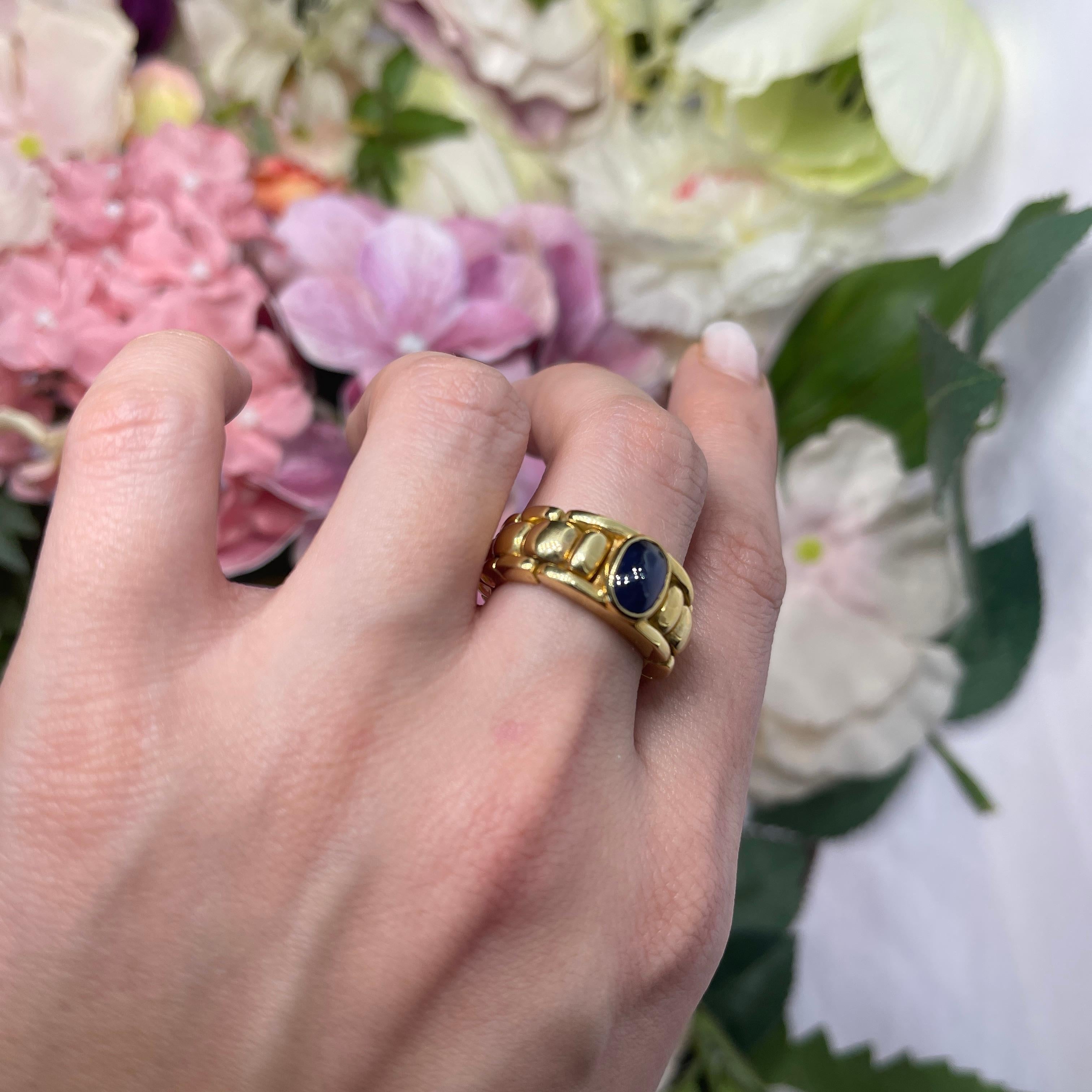 18kt Yellow Gold Band Ring with Central Sapphire For Sale 3