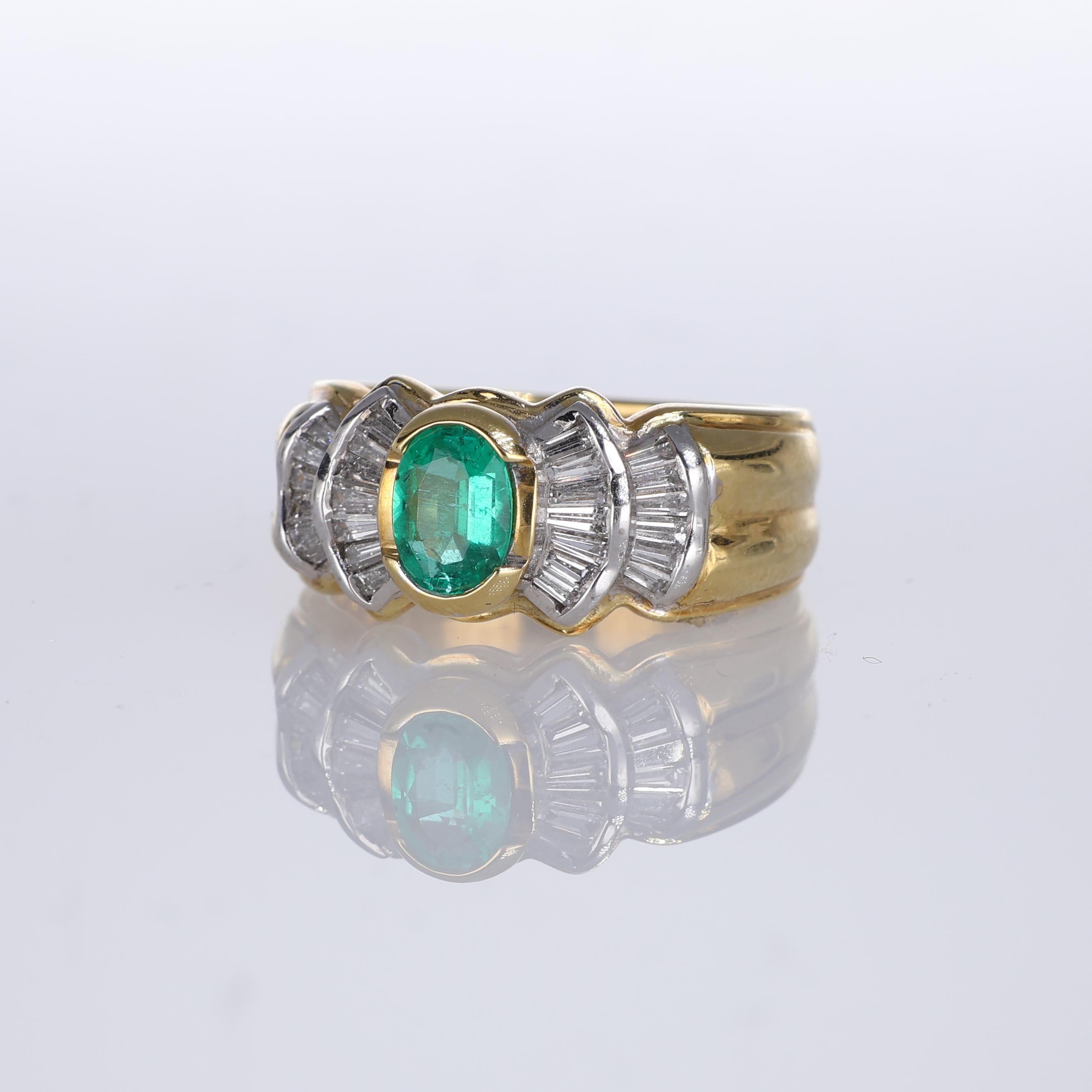 Bague jonc en or jaune 18 carats avec émeraudes et diamants taillés Neuf - En vente à Bergamo, BG