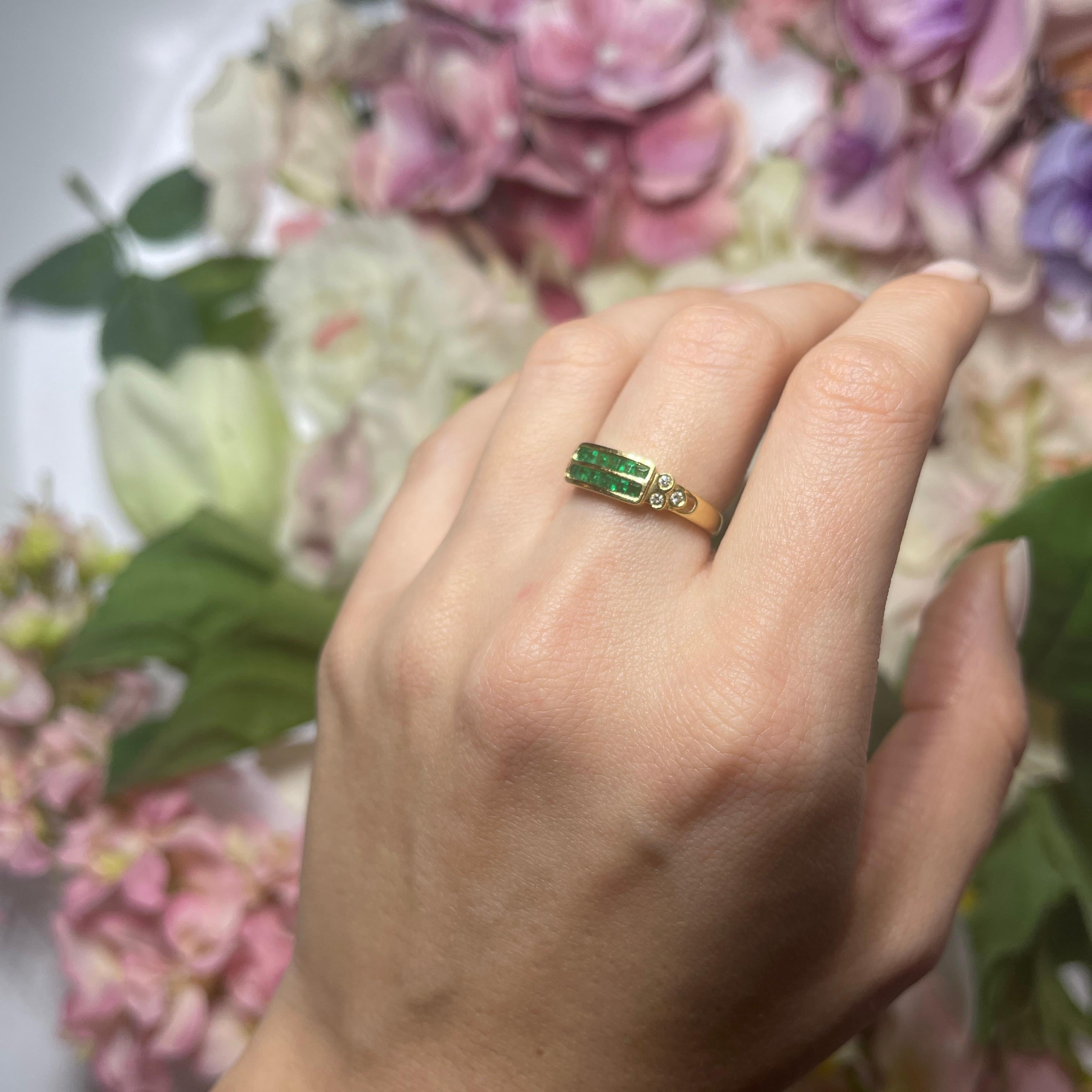 18kt Yellow Gold Band Ring with Emeralds and Diamonds For Sale 5