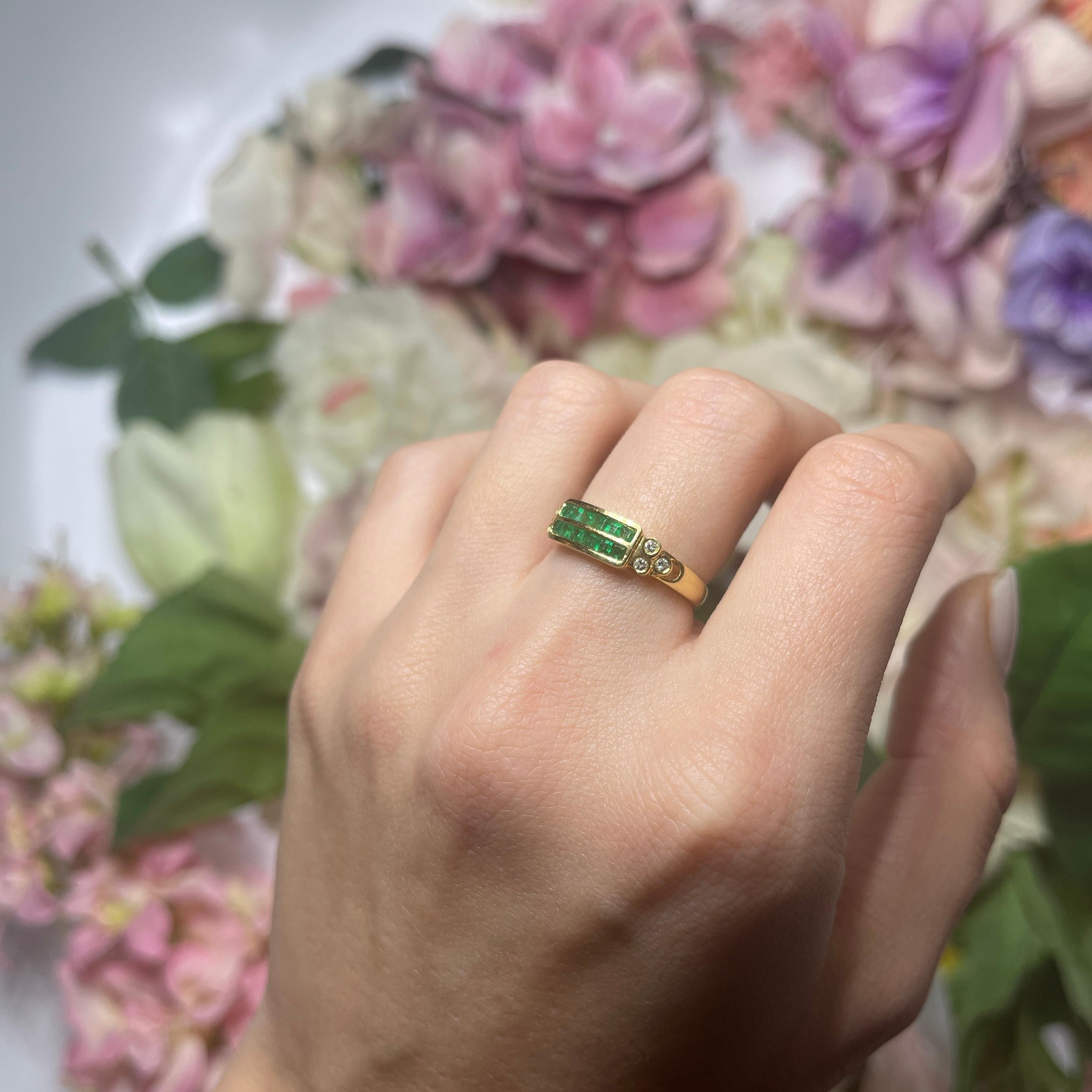 18kt Yellow Gold Band Ring with Emeralds and Diamonds For Sale 6