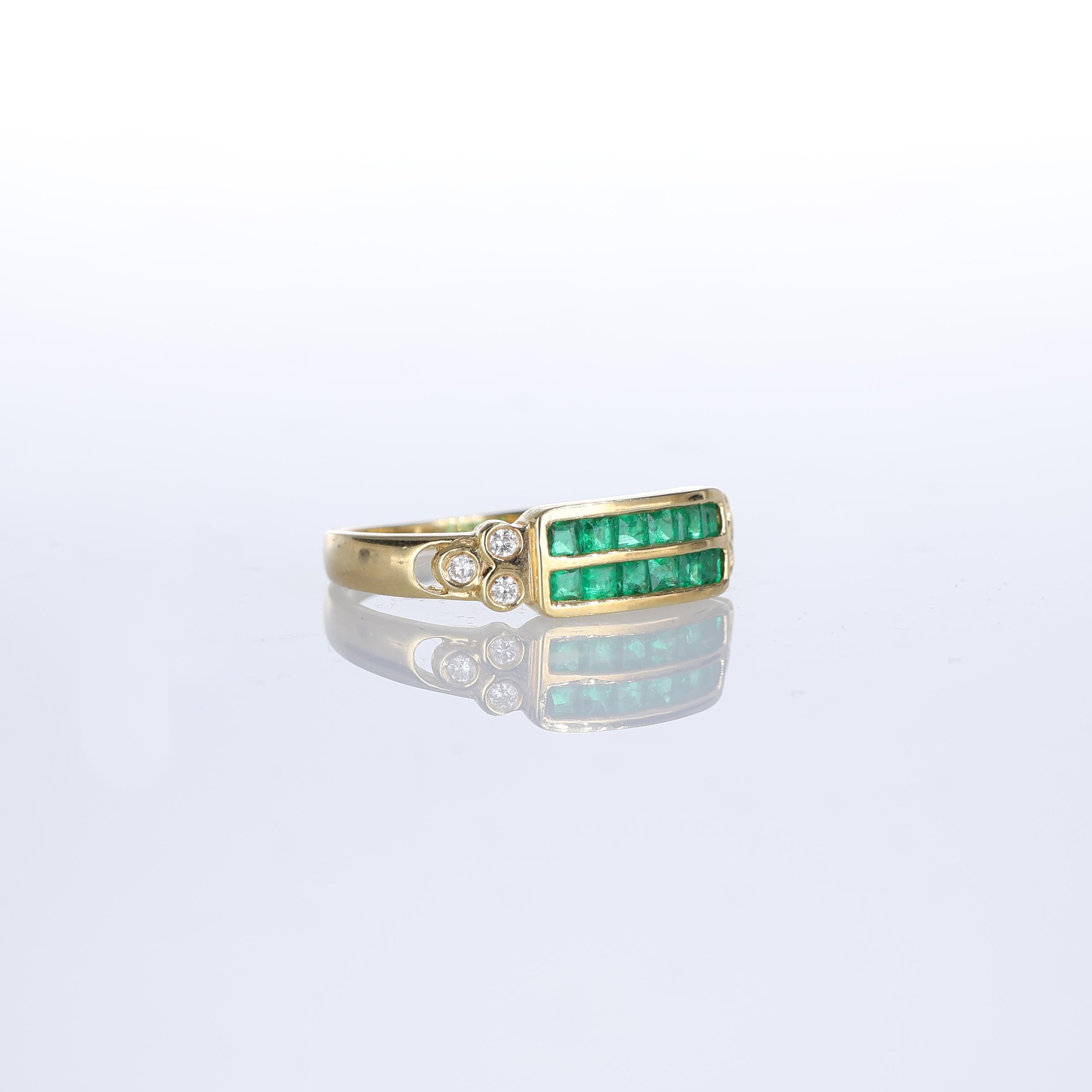Brilliant Cut 18kt Yellow Gold Band Ring with Emeralds and Diamonds For Sale