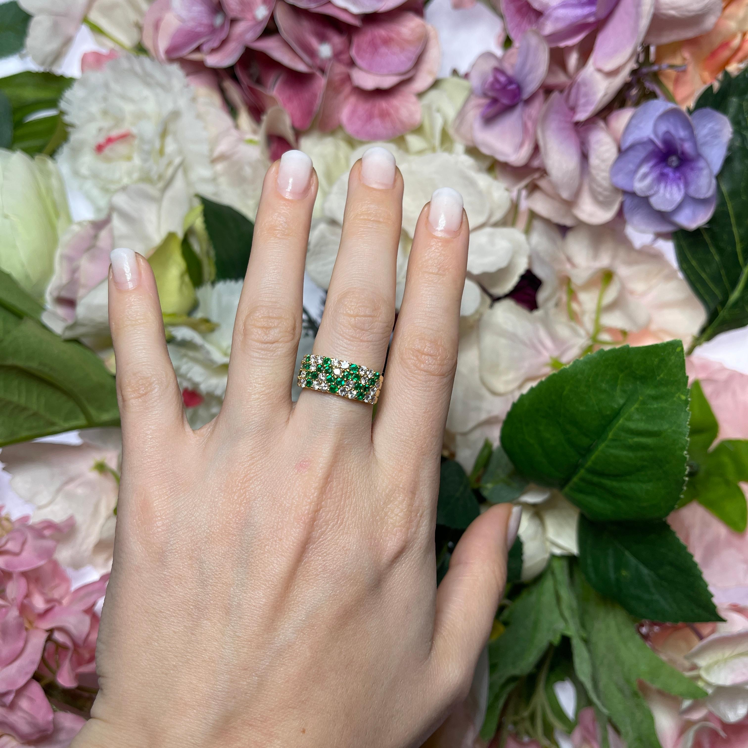 18kt Yellow Gold Band Ring with Emeralds and Diamonds For Sale 1
