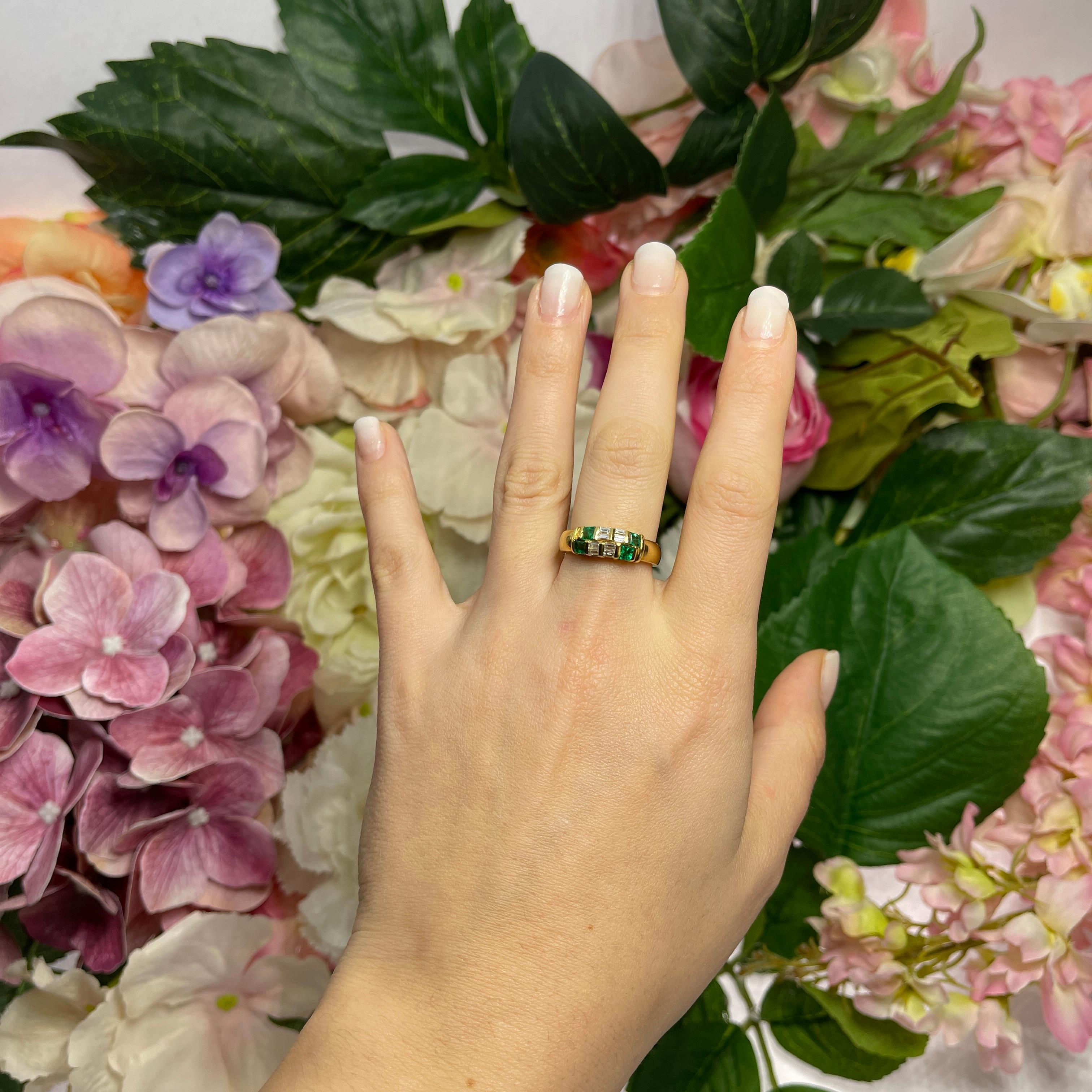18kt Yellow Gold Band Ring with Emeralds and Diamonds For Sale 1