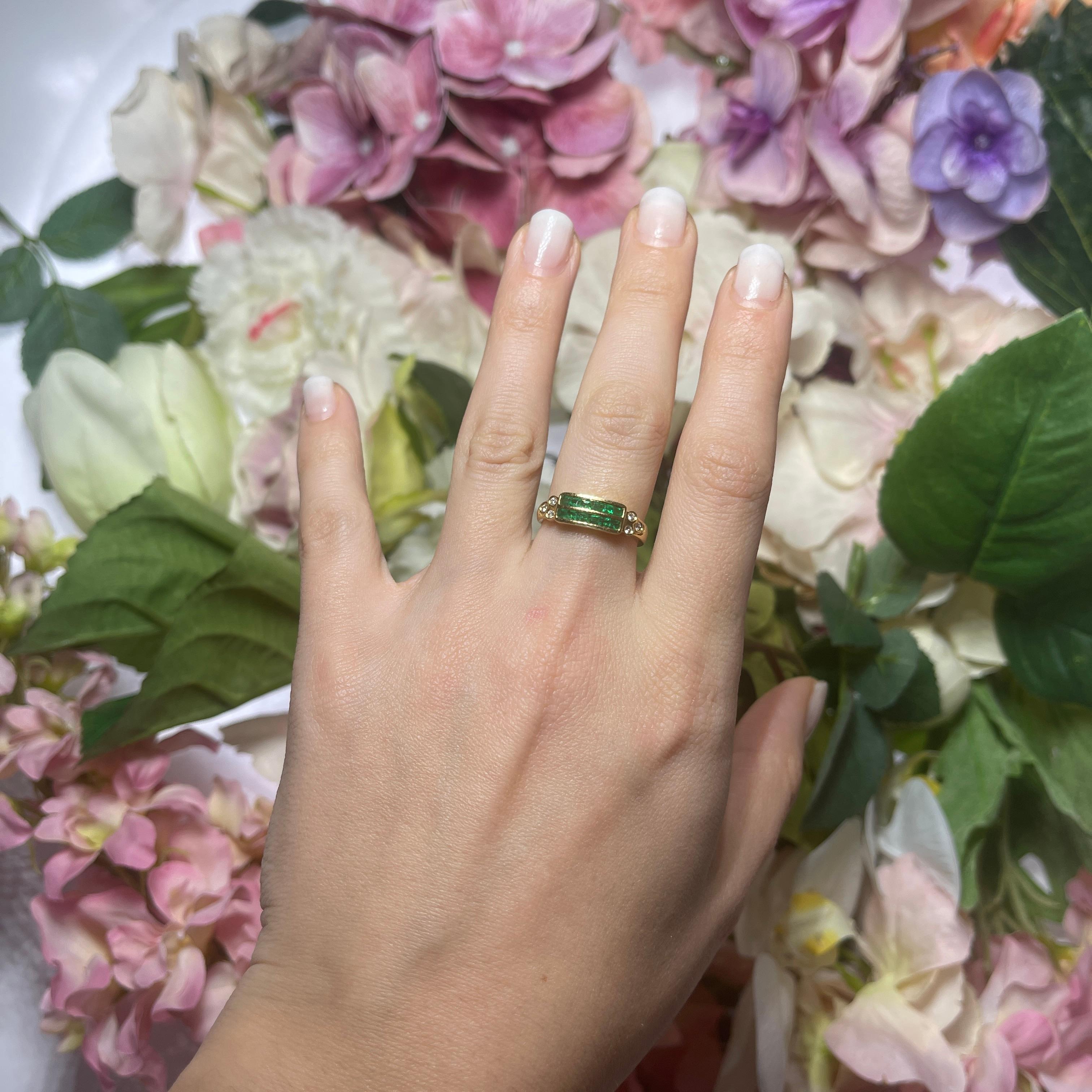 18kt Yellow Gold Band Ring with Emeralds and Diamonds For Sale 1