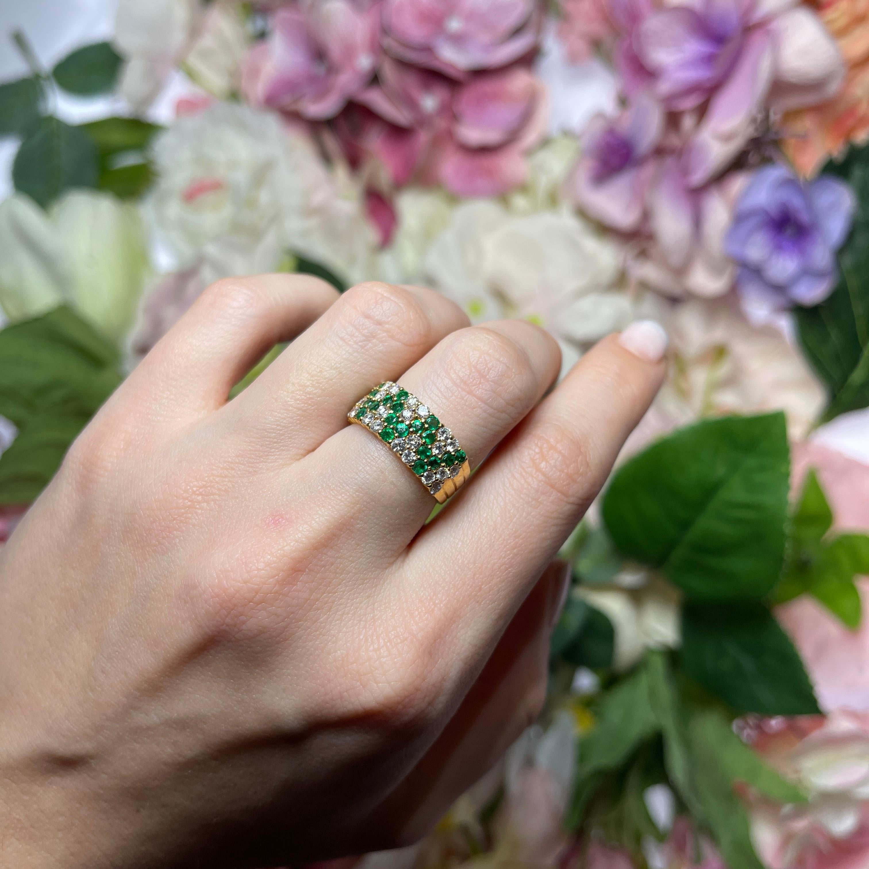 18kt Yellow Gold Band Ring with Emeralds and Diamonds For Sale 2
