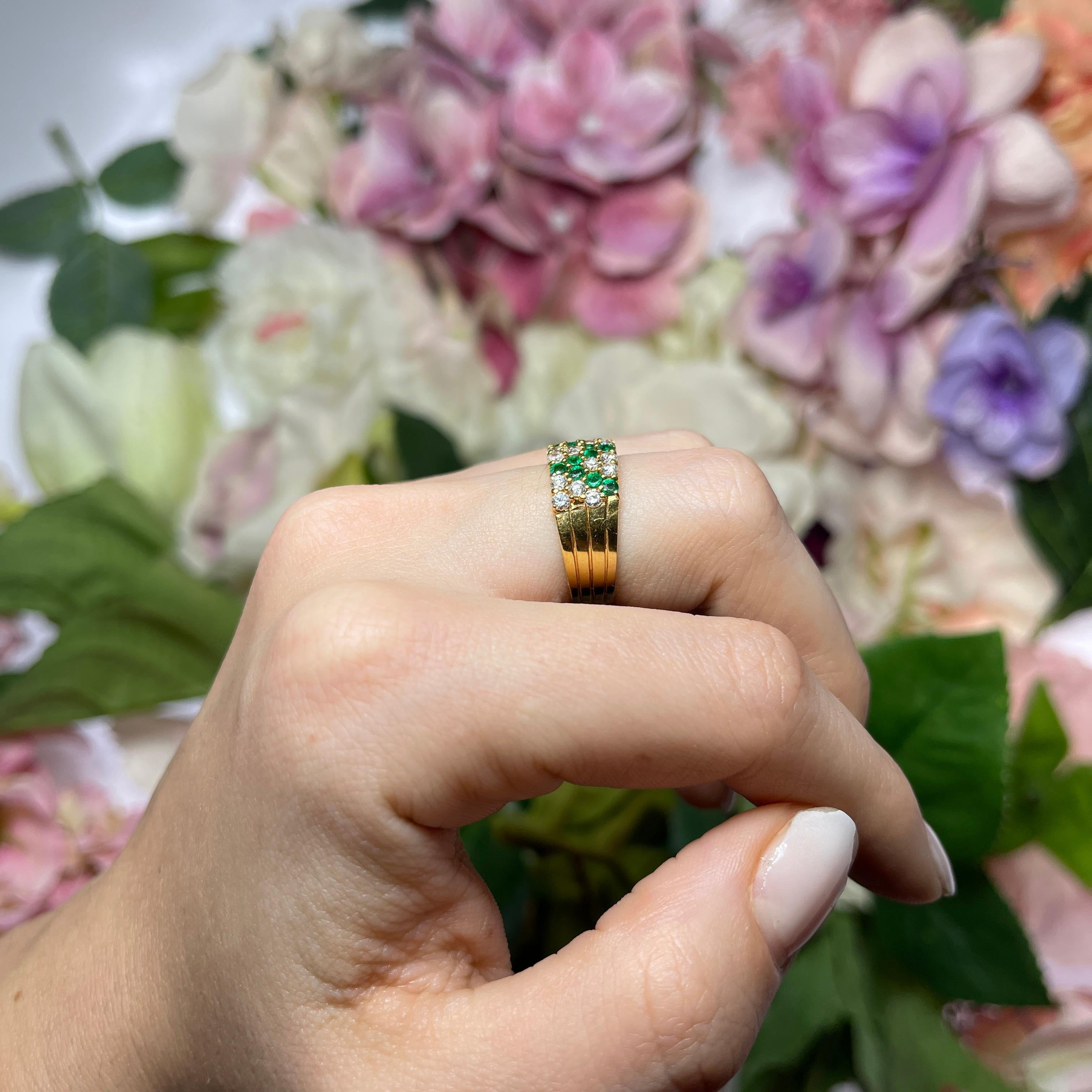 18kt Yellow Gold Band Ring with Emeralds and Diamonds For Sale 3