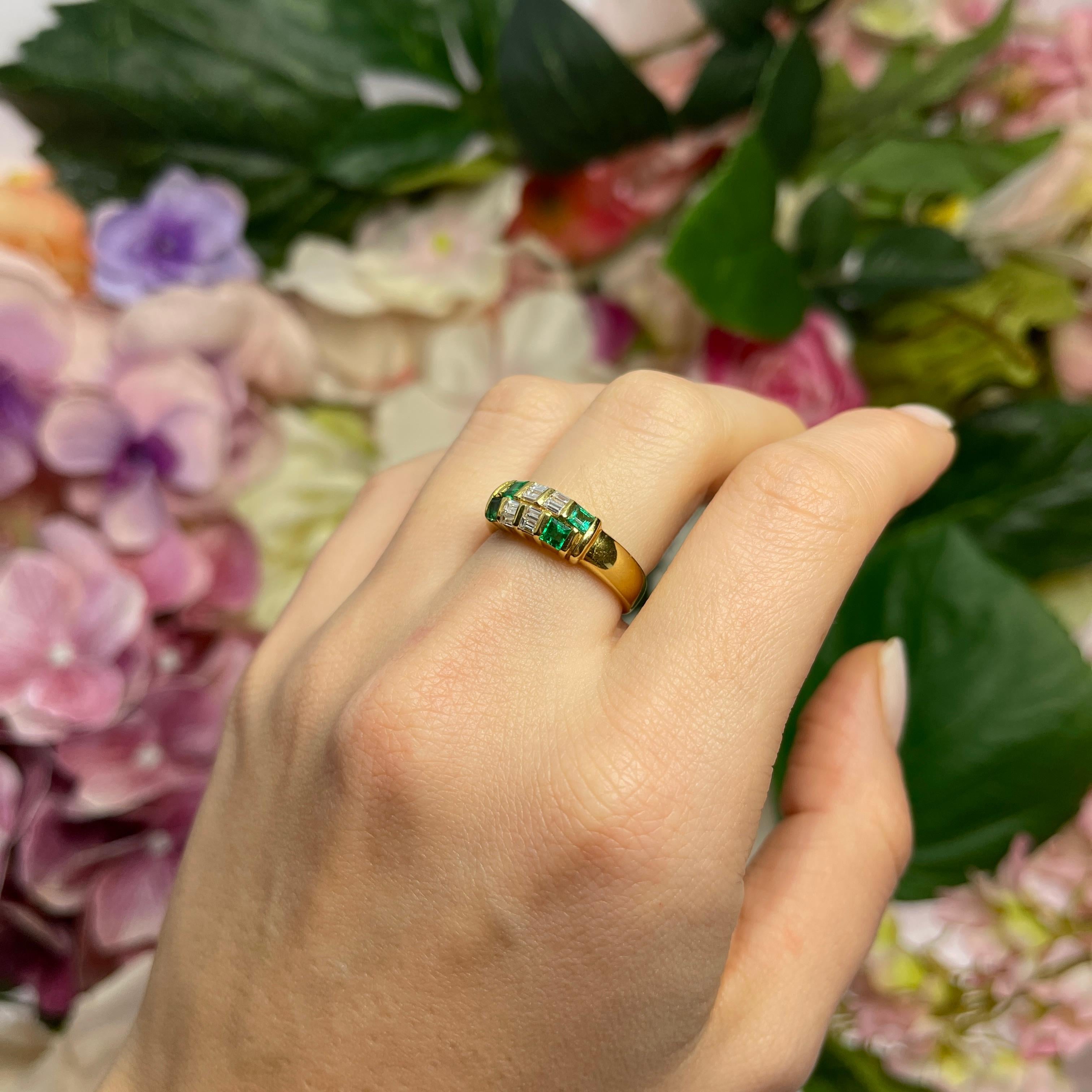 18kt Yellow Gold Band Ring with Emeralds and Diamonds For Sale 3