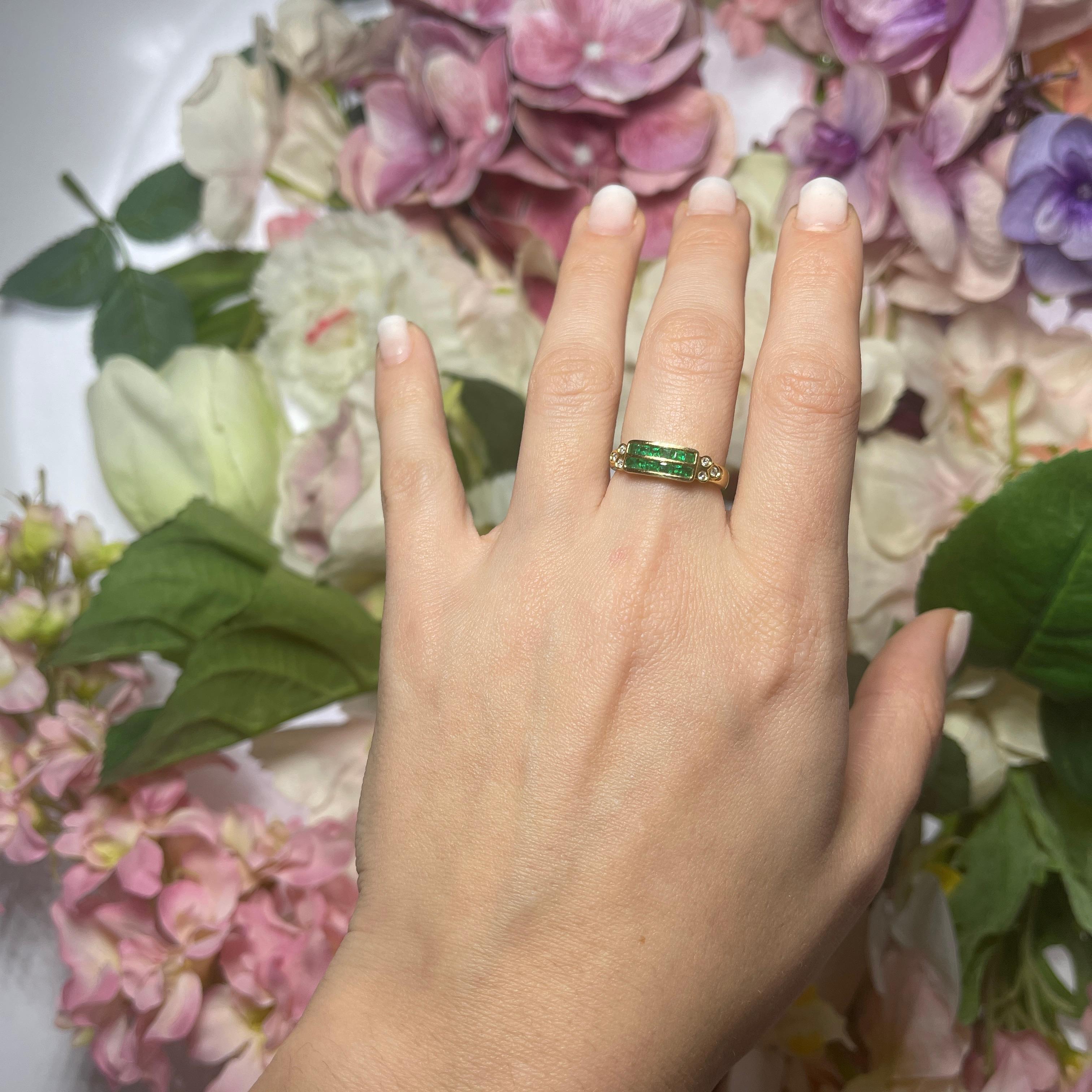 18kt Yellow Gold Band Ring with Emeralds and Diamonds For Sale 4