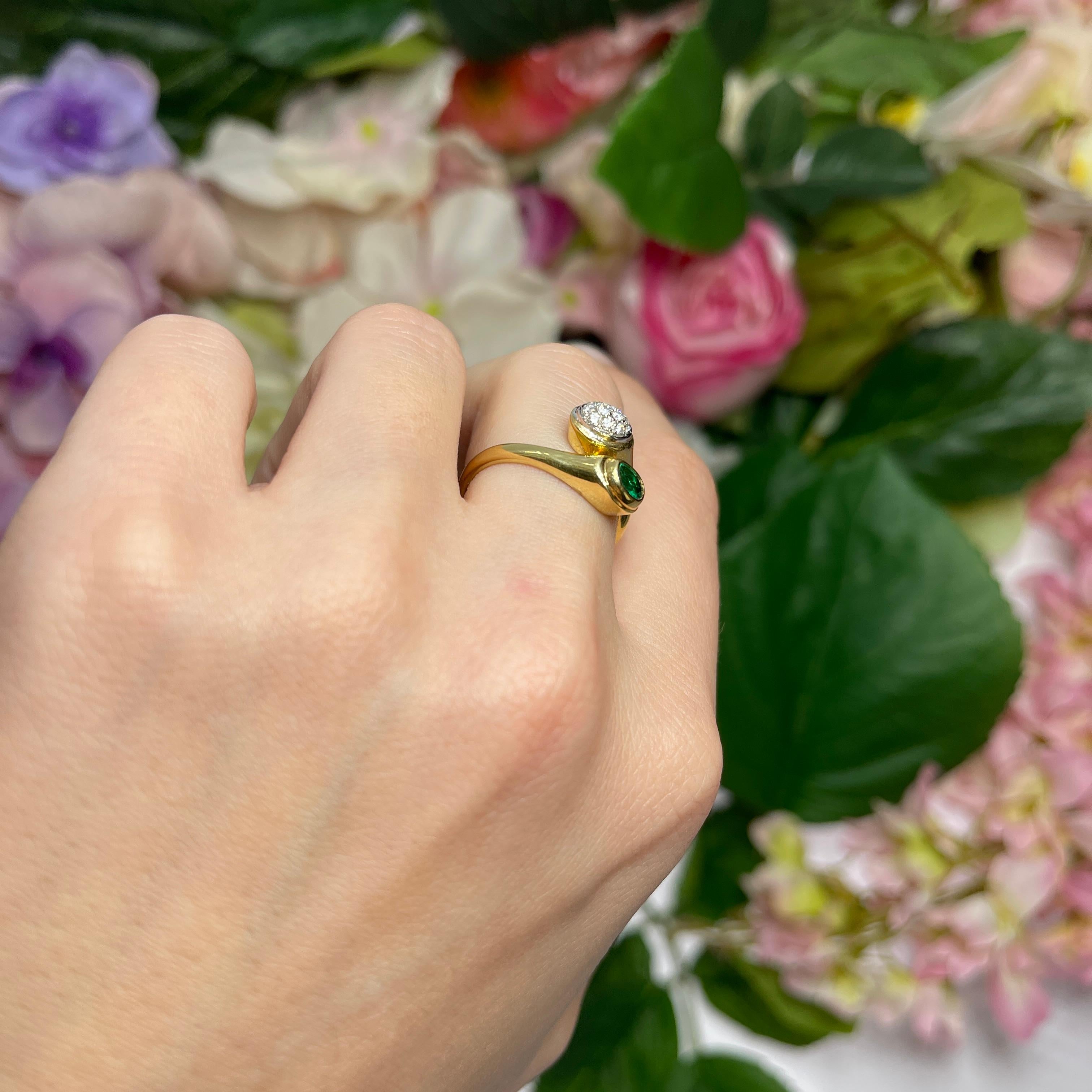 18kt Yellow Gold Band Ring with Oval Emerald and Diamonds For Sale 3