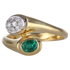 18kt Yellow Gold Band Ring with Oval Emerald and Diamonds