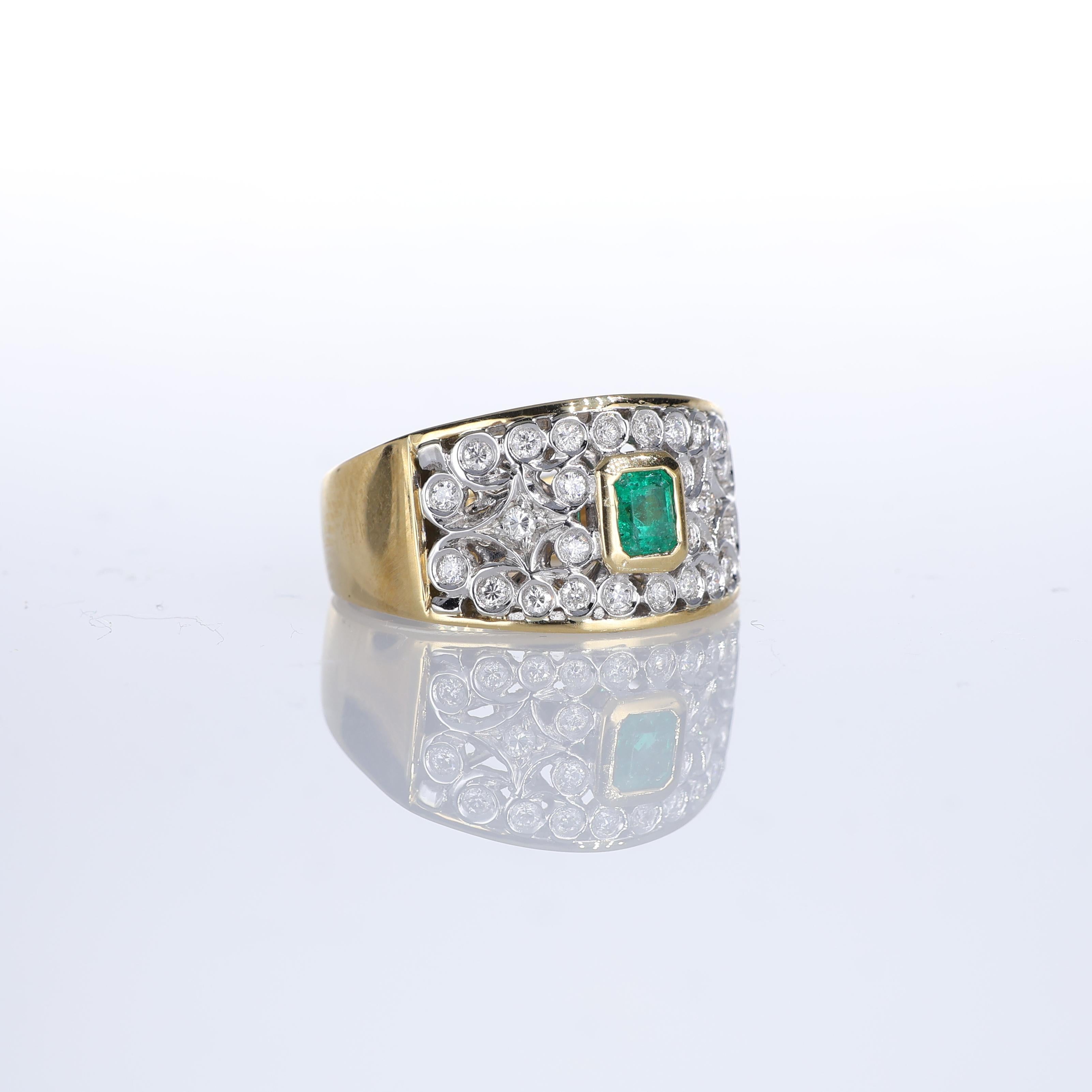 Brilliant Cut 18kt Yellow Gold Band Ring with Rectangular Emerald and Diamonds For Sale