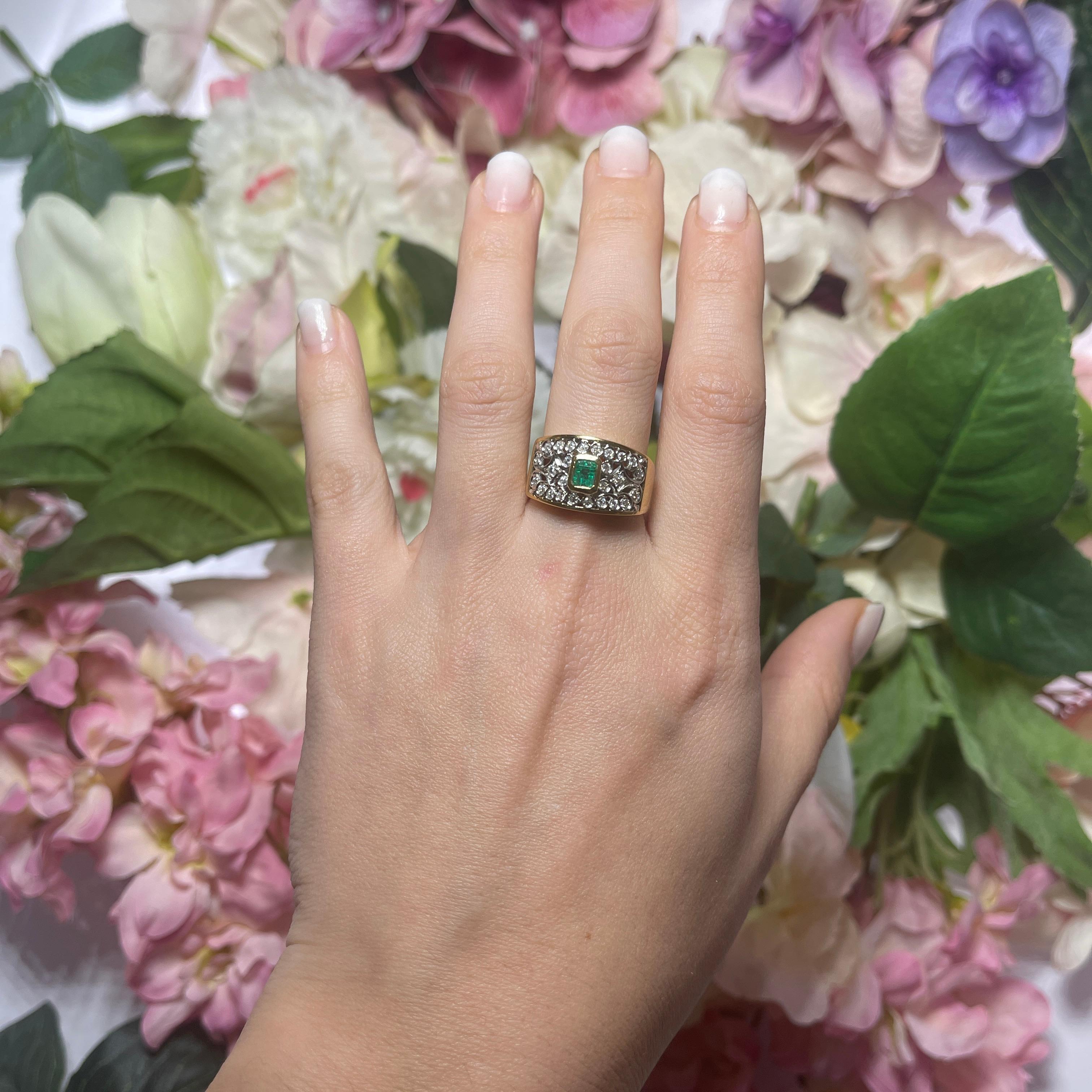 Women's or Men's 18kt Yellow Gold Band Ring with Rectangular Emerald and Diamonds For Sale