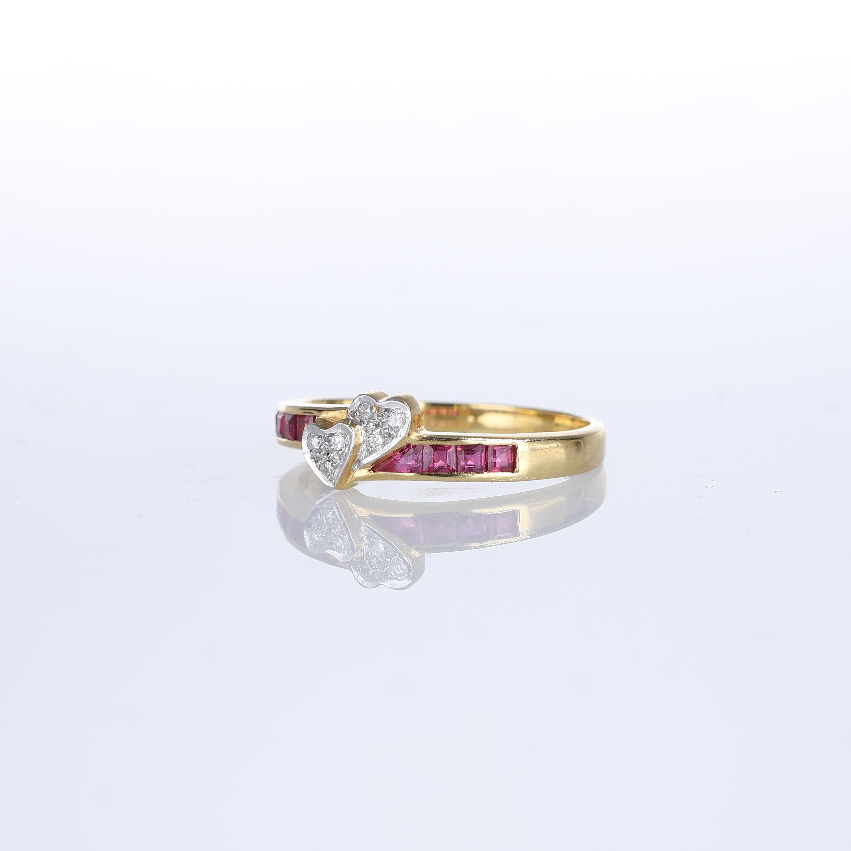 18kt Yellow Gold Band Ring with Rubies and Diamonds In New Condition For Sale In Bergamo, BG