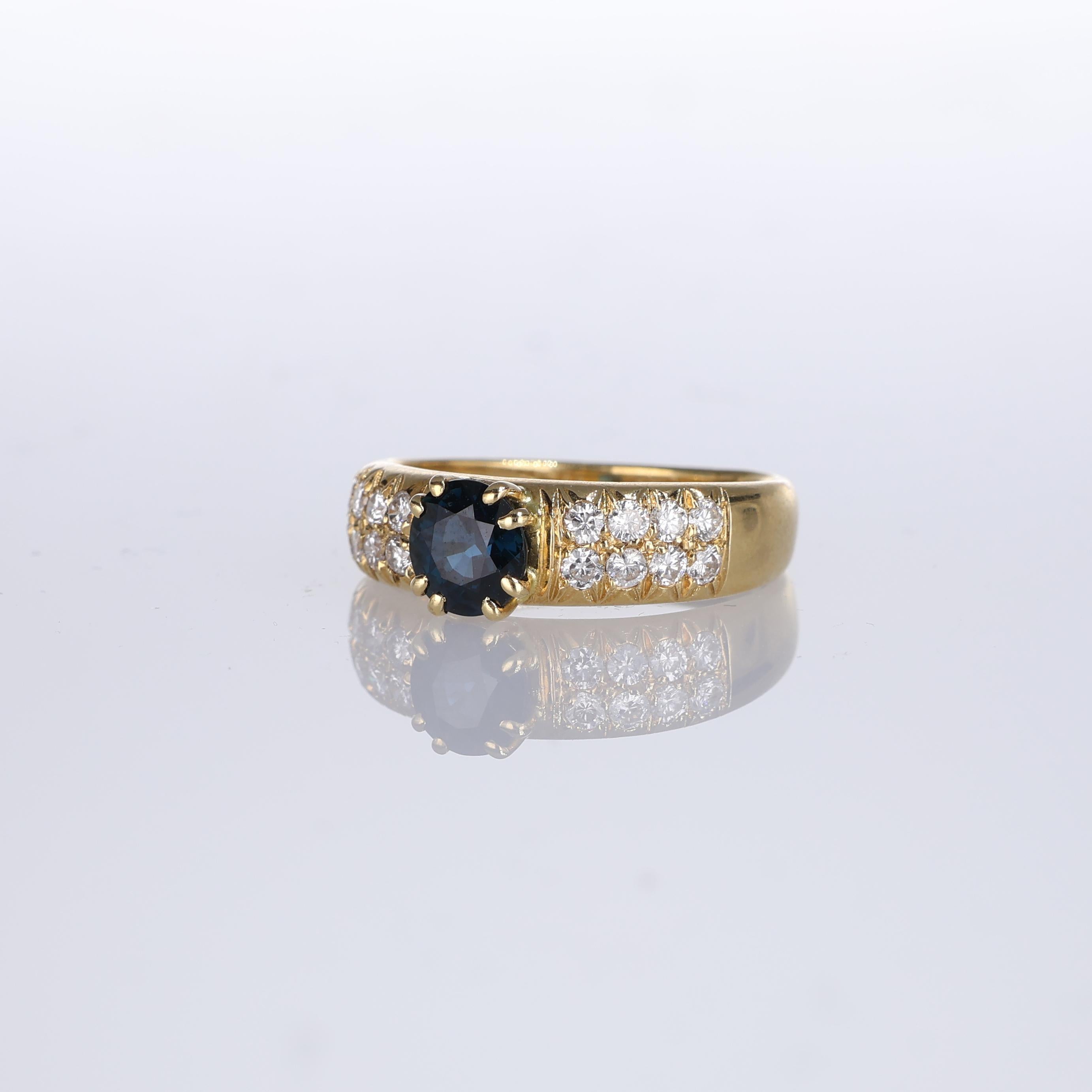 18kt Yellow Gold Band Ring with Sapphire and Diamond Pavé In New Condition For Sale In Bergamo, BG