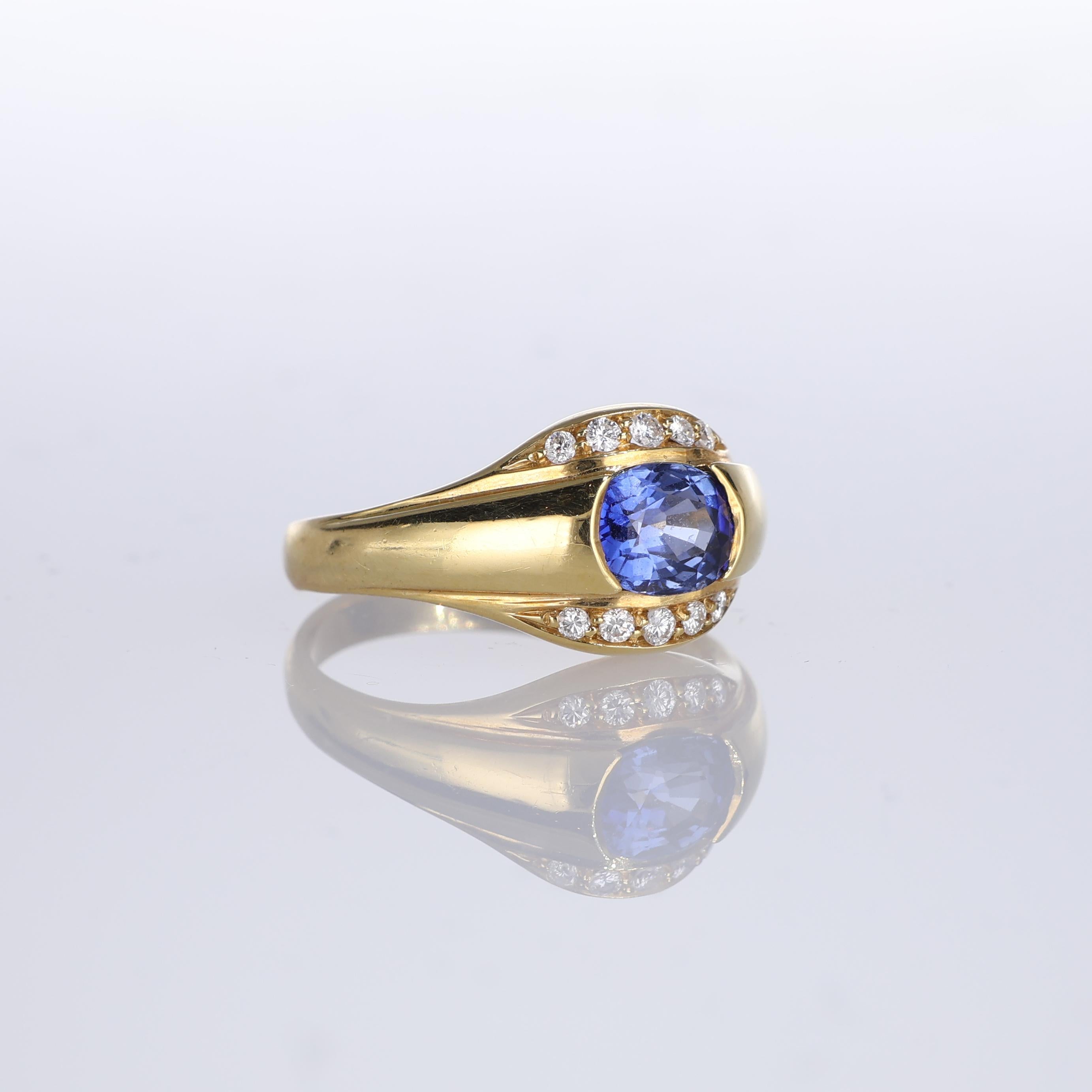 Brilliant Cut 18kt Yellow Gold Band Ring with Sapphire and Diamonds For Sale