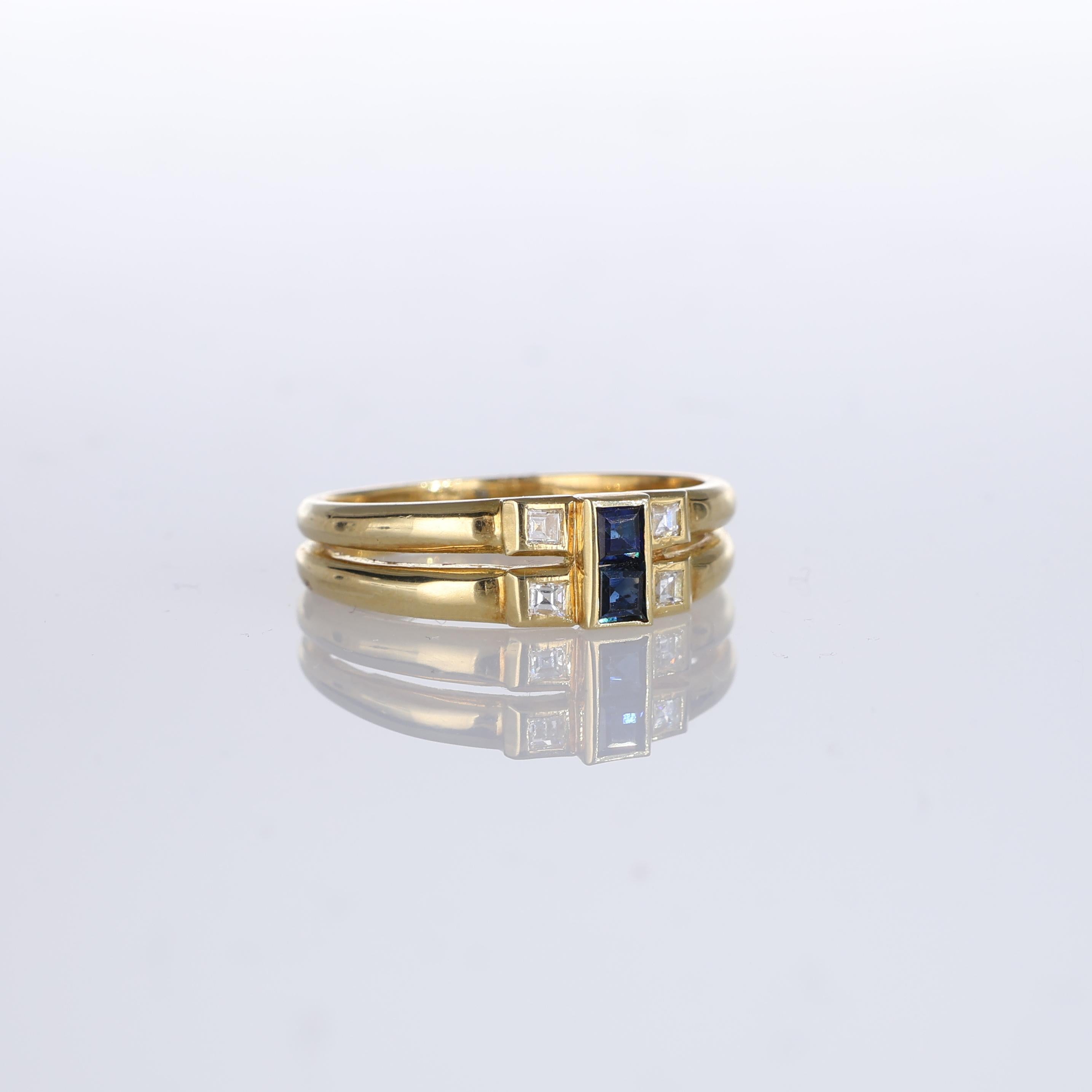 Brilliant Cut 18kt Yellow Gold Band Ring with Sapphire and Diamonds For Sale