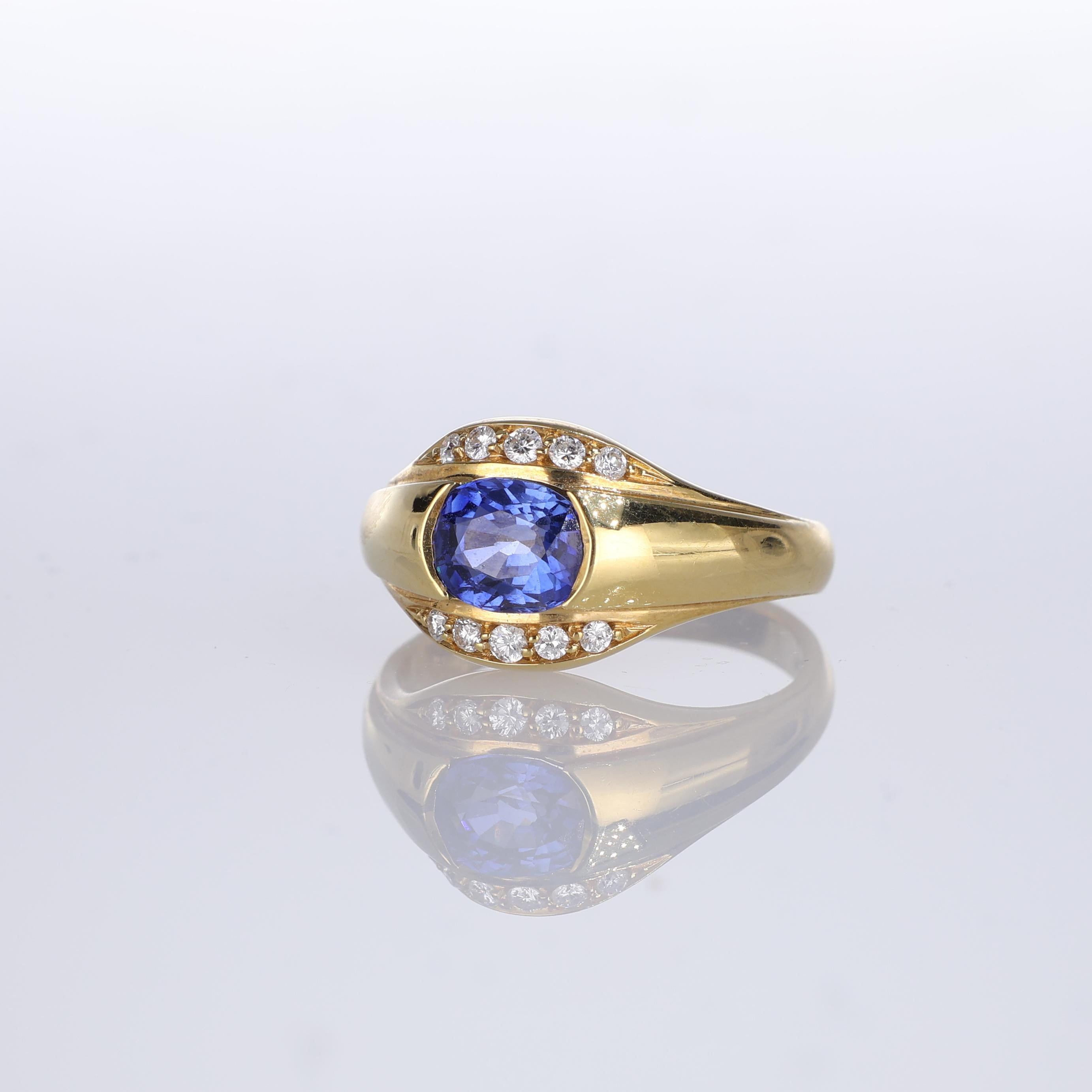 18kt Yellow Gold Band Ring with Sapphire and Diamonds In New Condition For Sale In Bergamo, BG