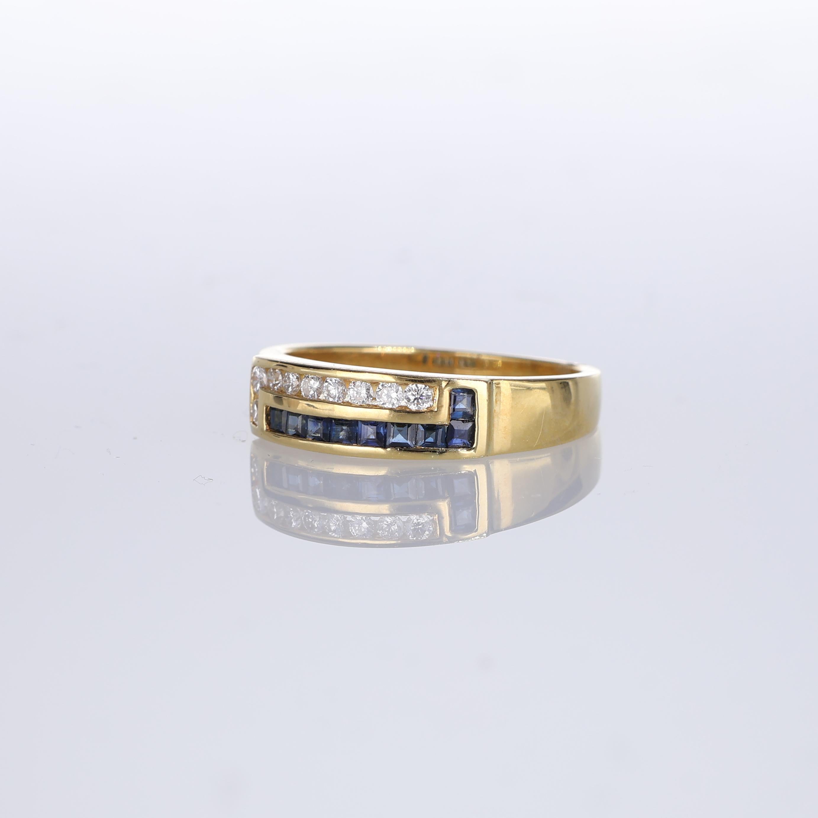 18kt Yellow Gold Band Ring with Sapphires and Diamonds In New Condition For Sale In Bergamo, BG