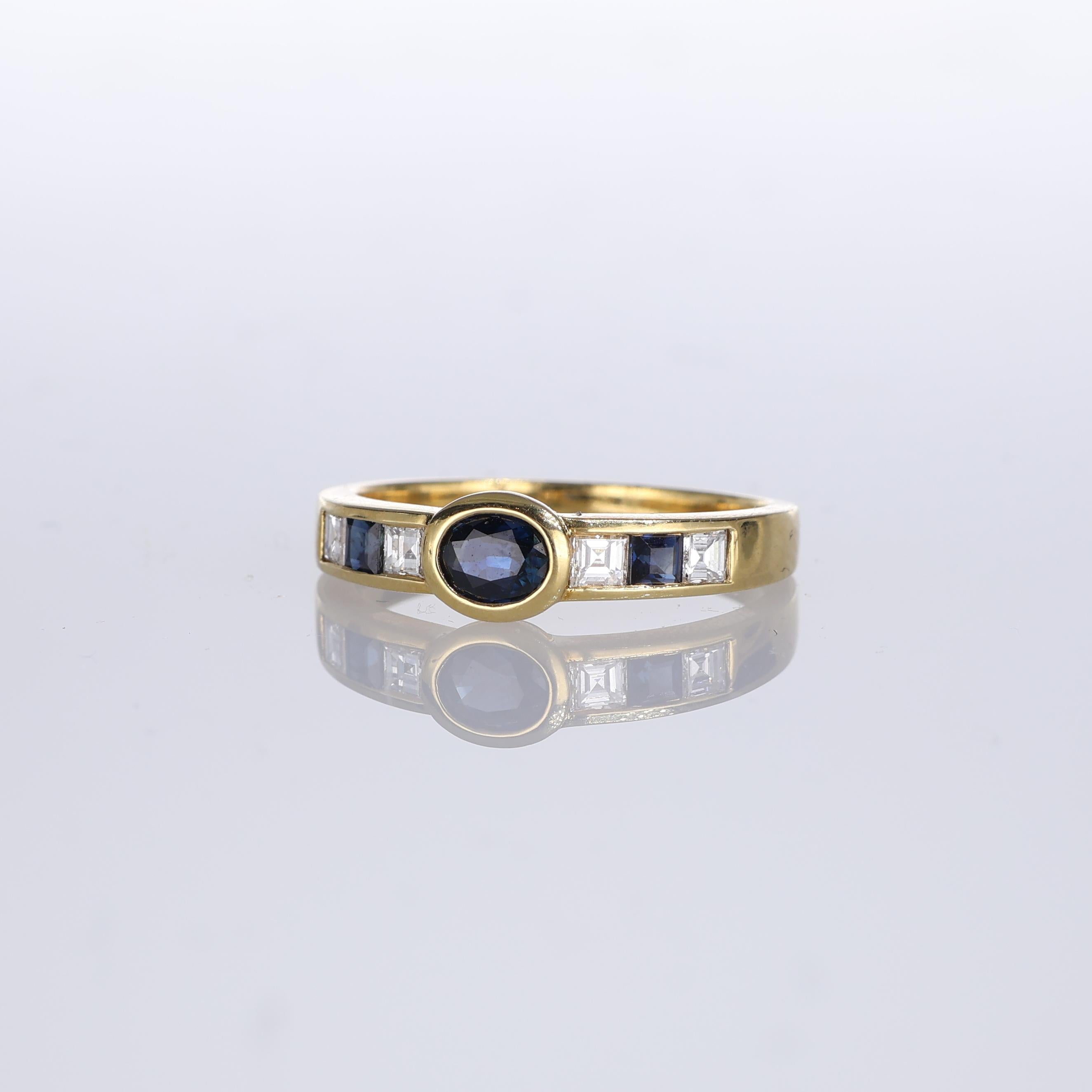 18kt Yellow Gold Band Ring with Sapphires and Diamonds In New Condition For Sale In Bergamo, BG