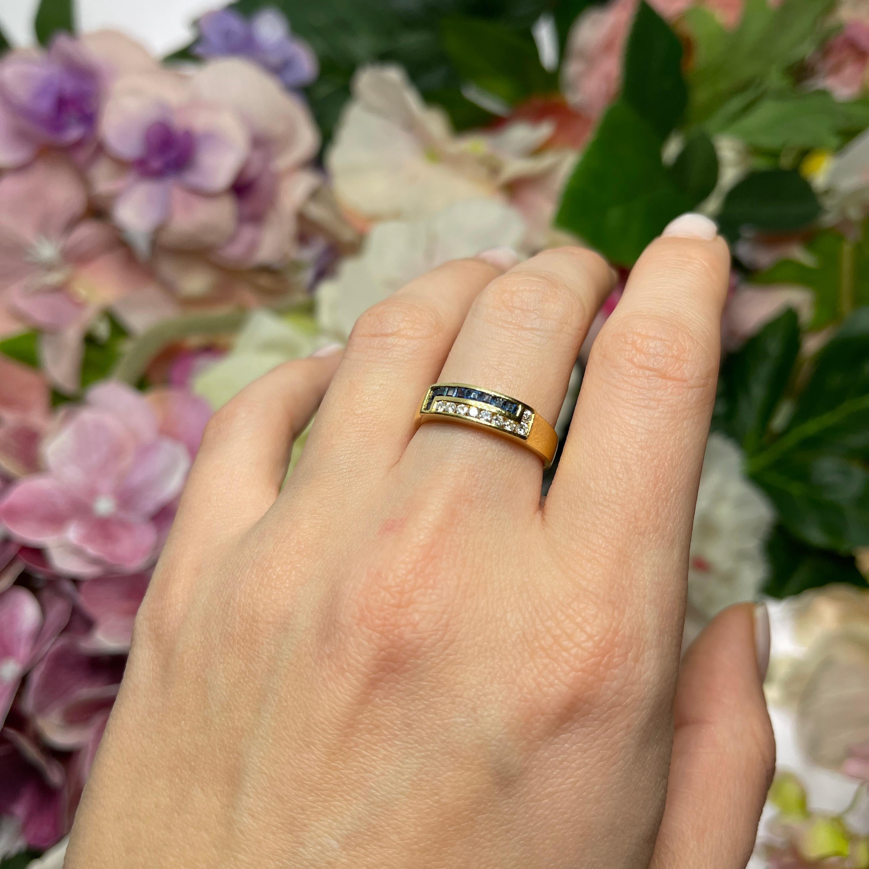18kt Yellow Gold Band Ring with Sapphires and Diamonds For Sale 2