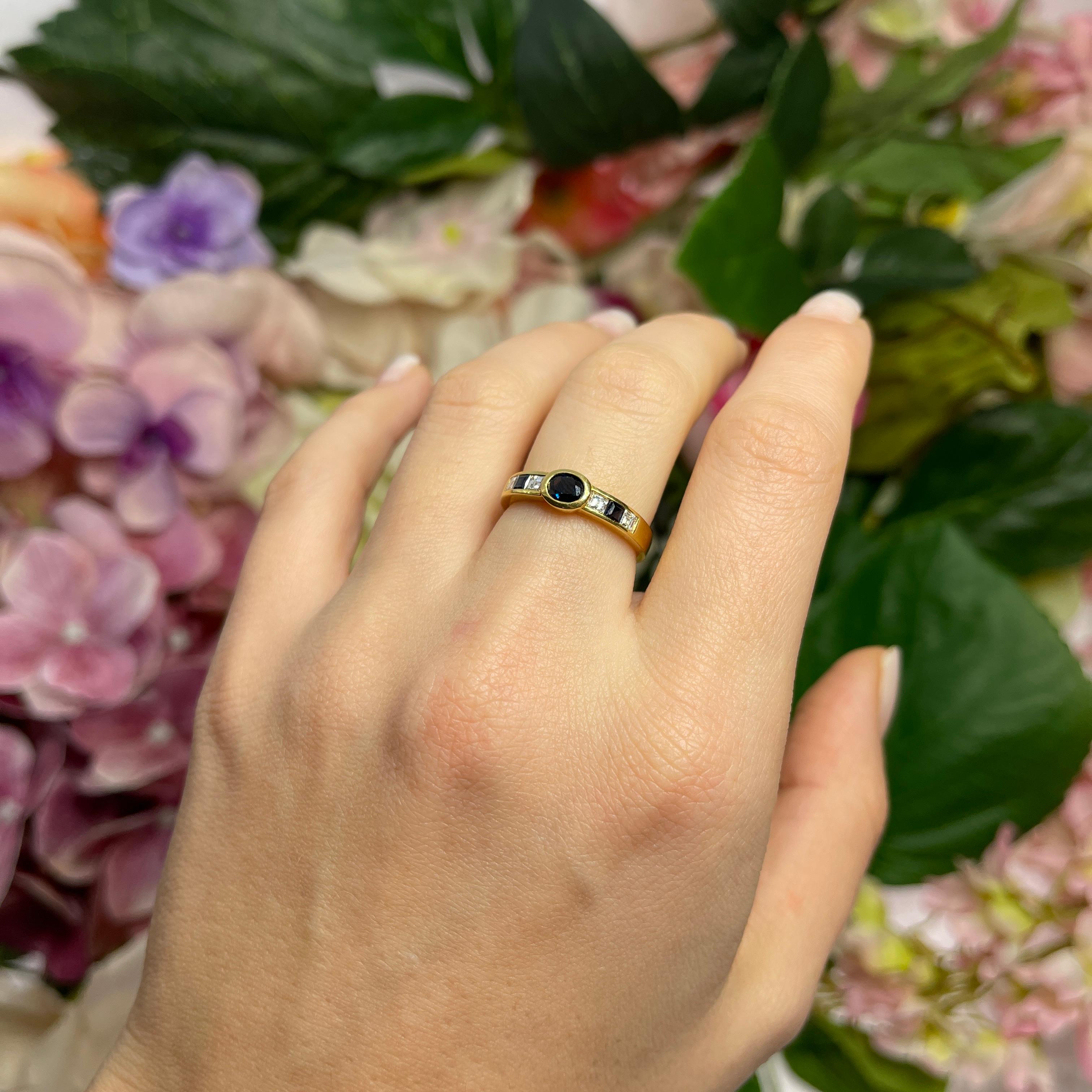 18kt Yellow Gold Band Ring with Sapphires and Diamonds For Sale 2