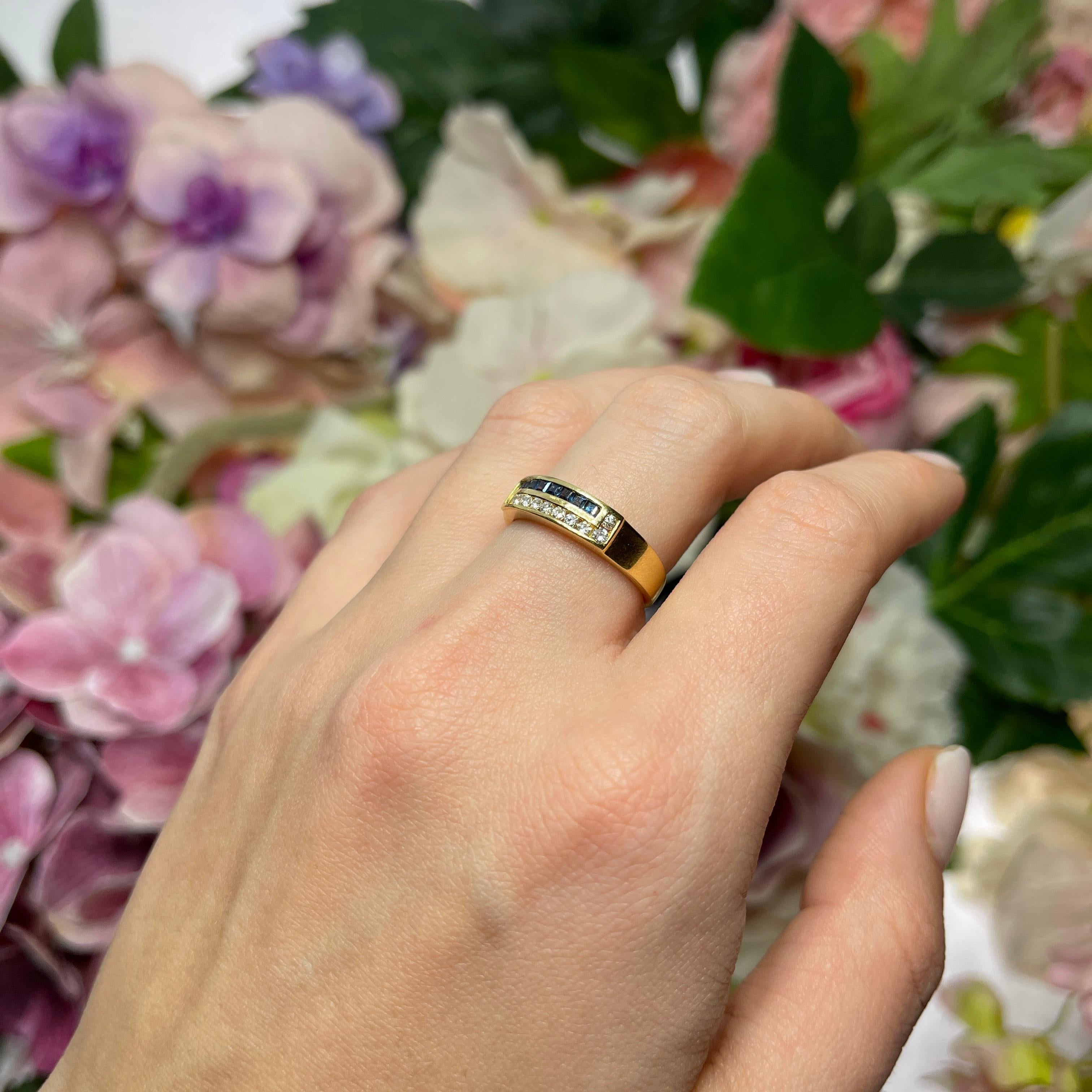 18kt Yellow Gold Band Ring with Sapphires and Diamonds For Sale 3