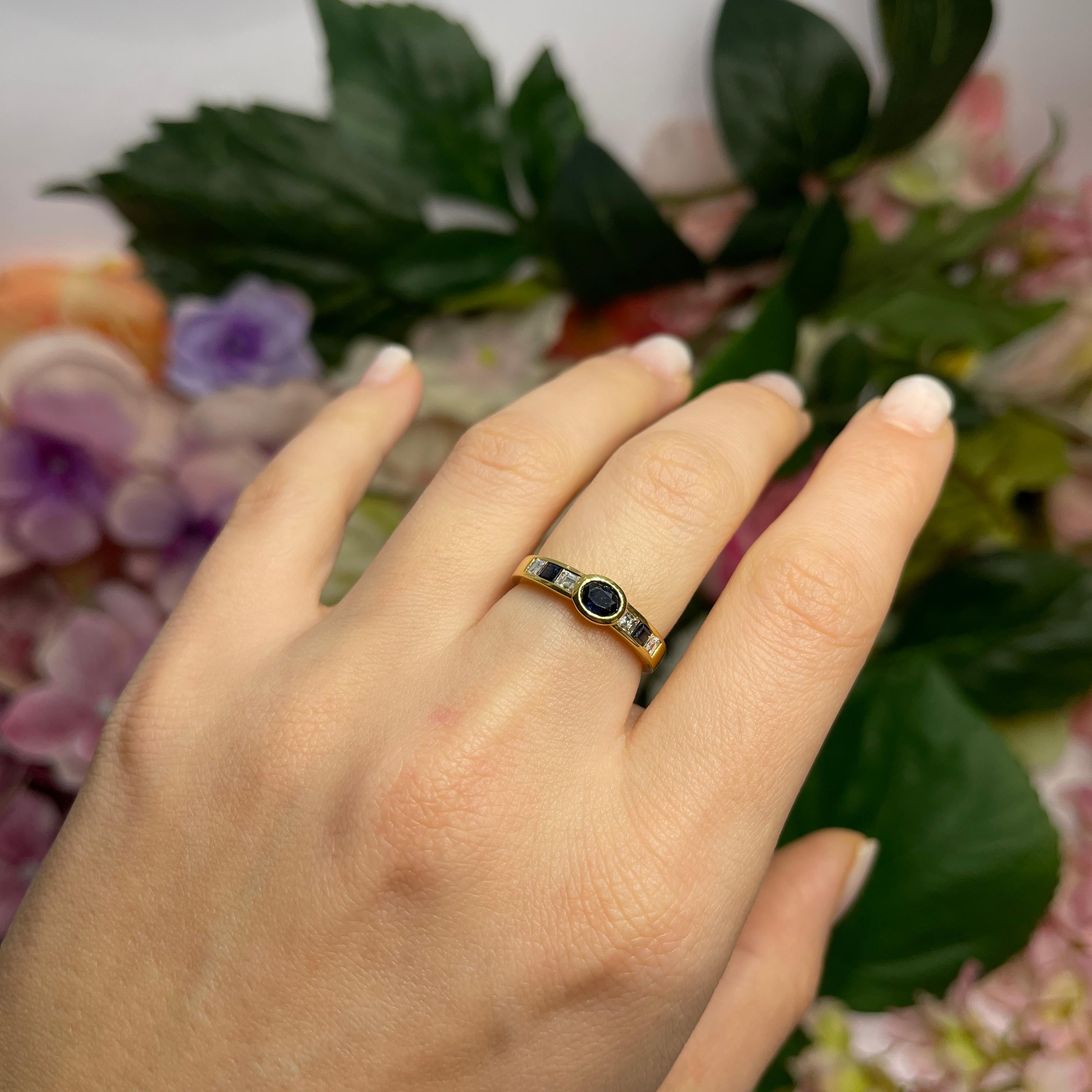 18kt Yellow Gold Band Ring with Sapphires and Diamonds For Sale 4